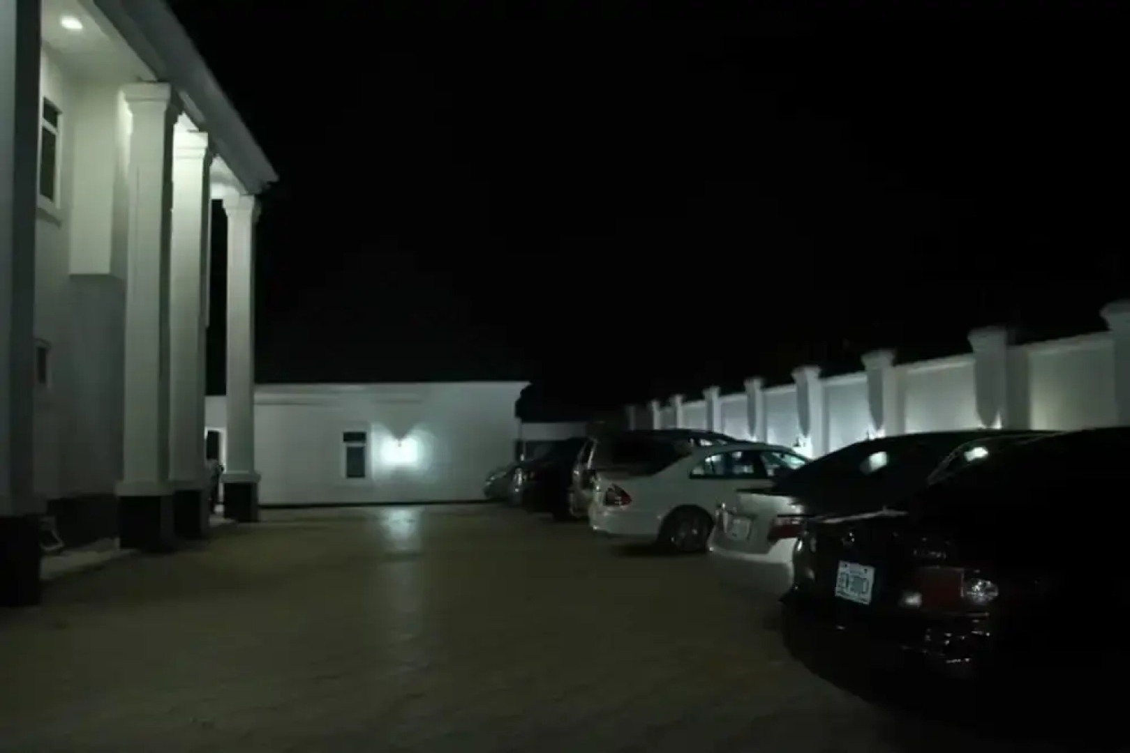 PoshLux Executive Hotel