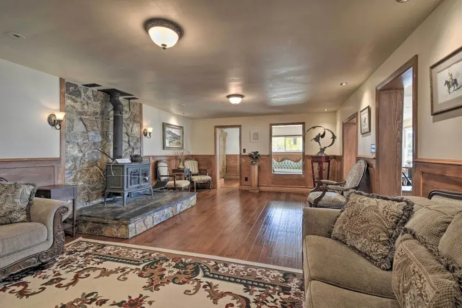 Historic Mariposa Stagecoach Stop w/ Gas Fire Pit!