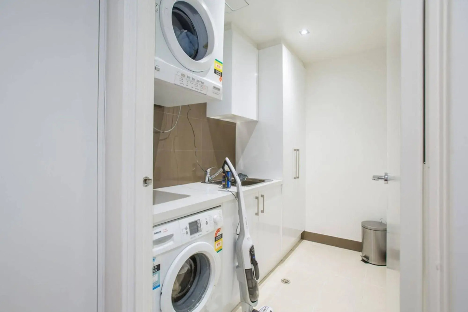 Port Melbourne Panorama - StayCentral