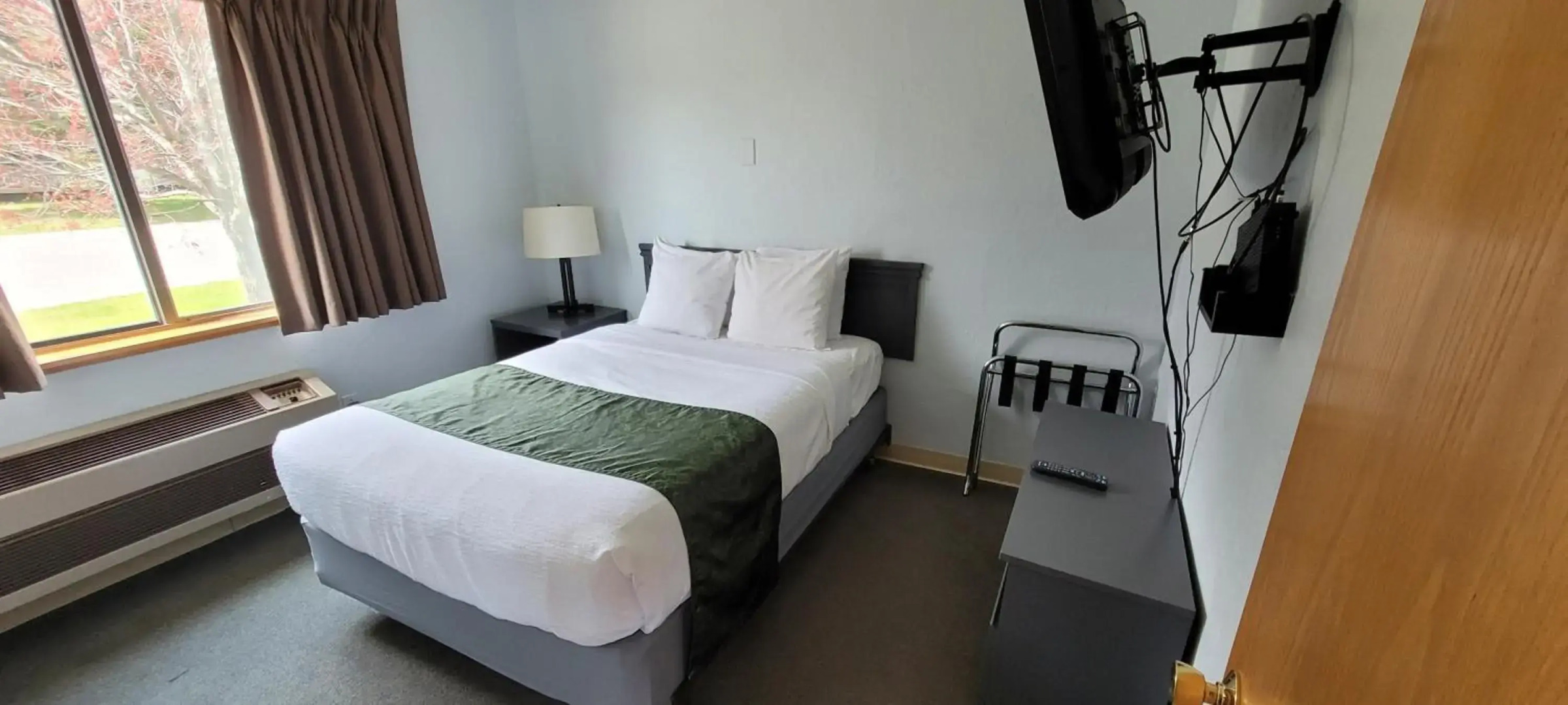 Pictured Rocks Inn & Suites