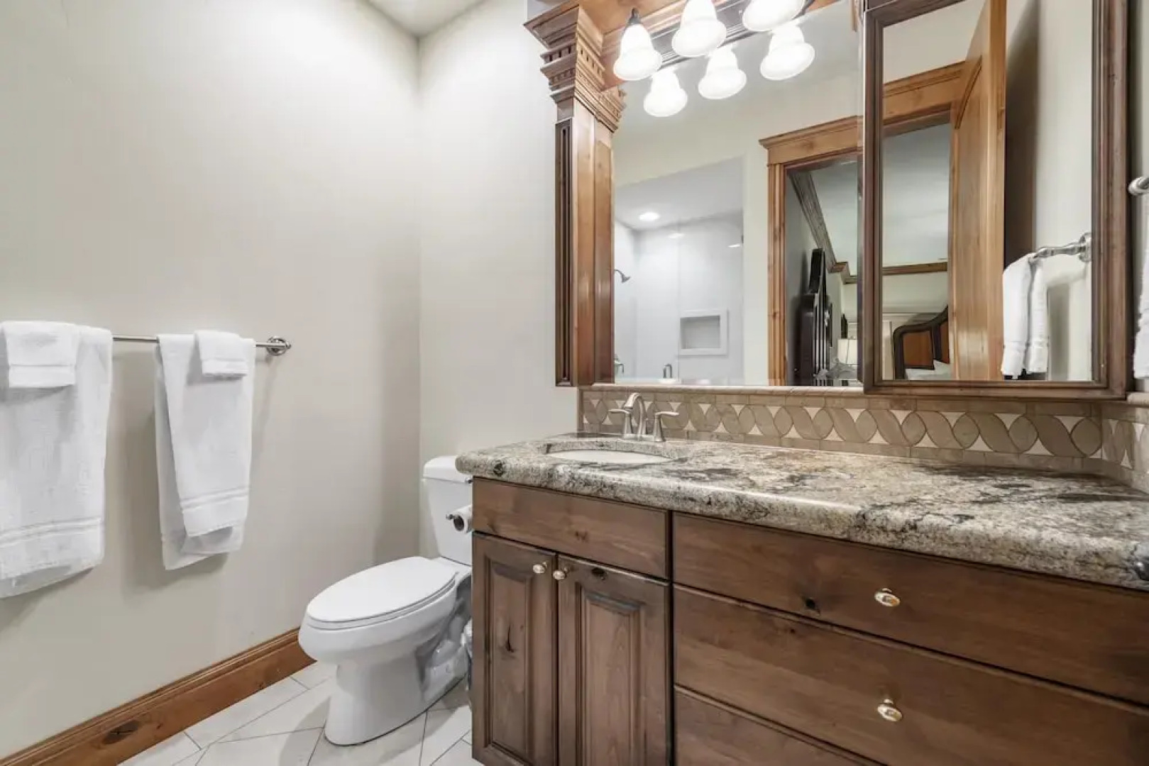 Golf Course Home, Sleeps 30, Private Hot Tub, Access to Ideal Beach, Amazing Views and Space!