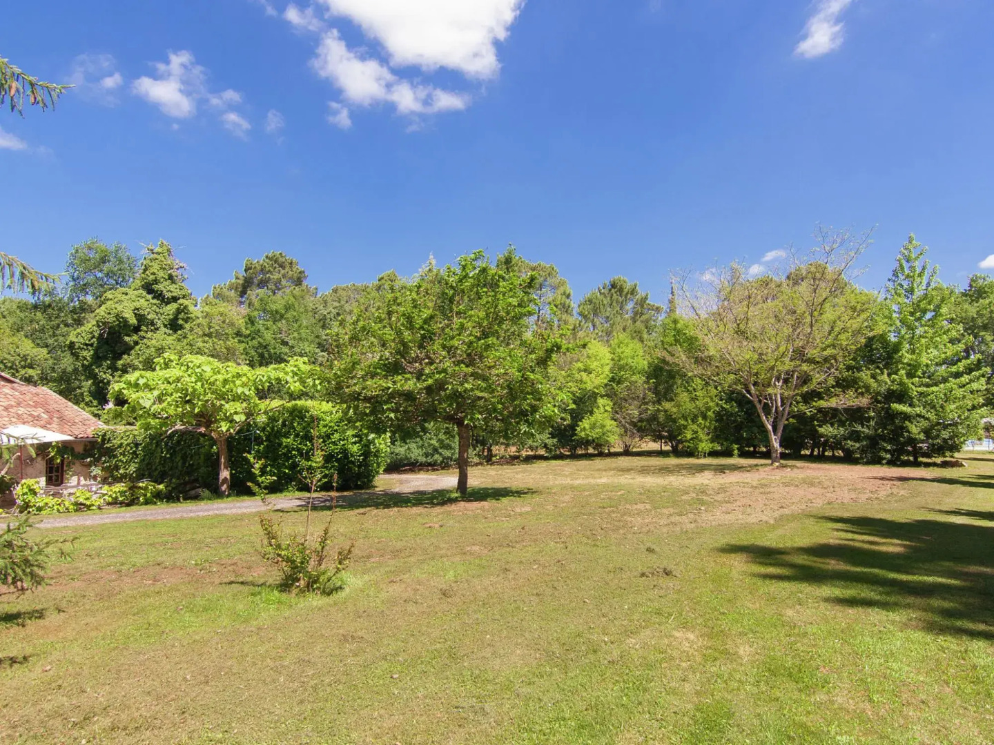 Comfy Holiday Home in Bourgnac With Swimming Pool