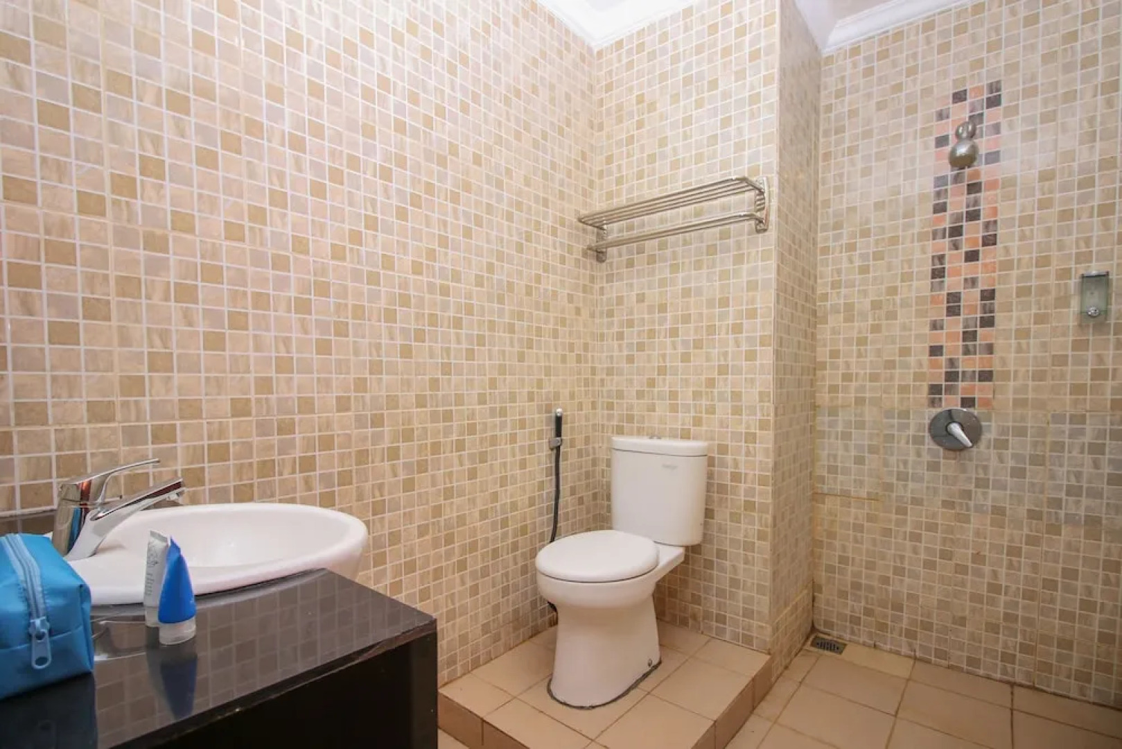 Airy Mandonga Saranani 168 Kendari