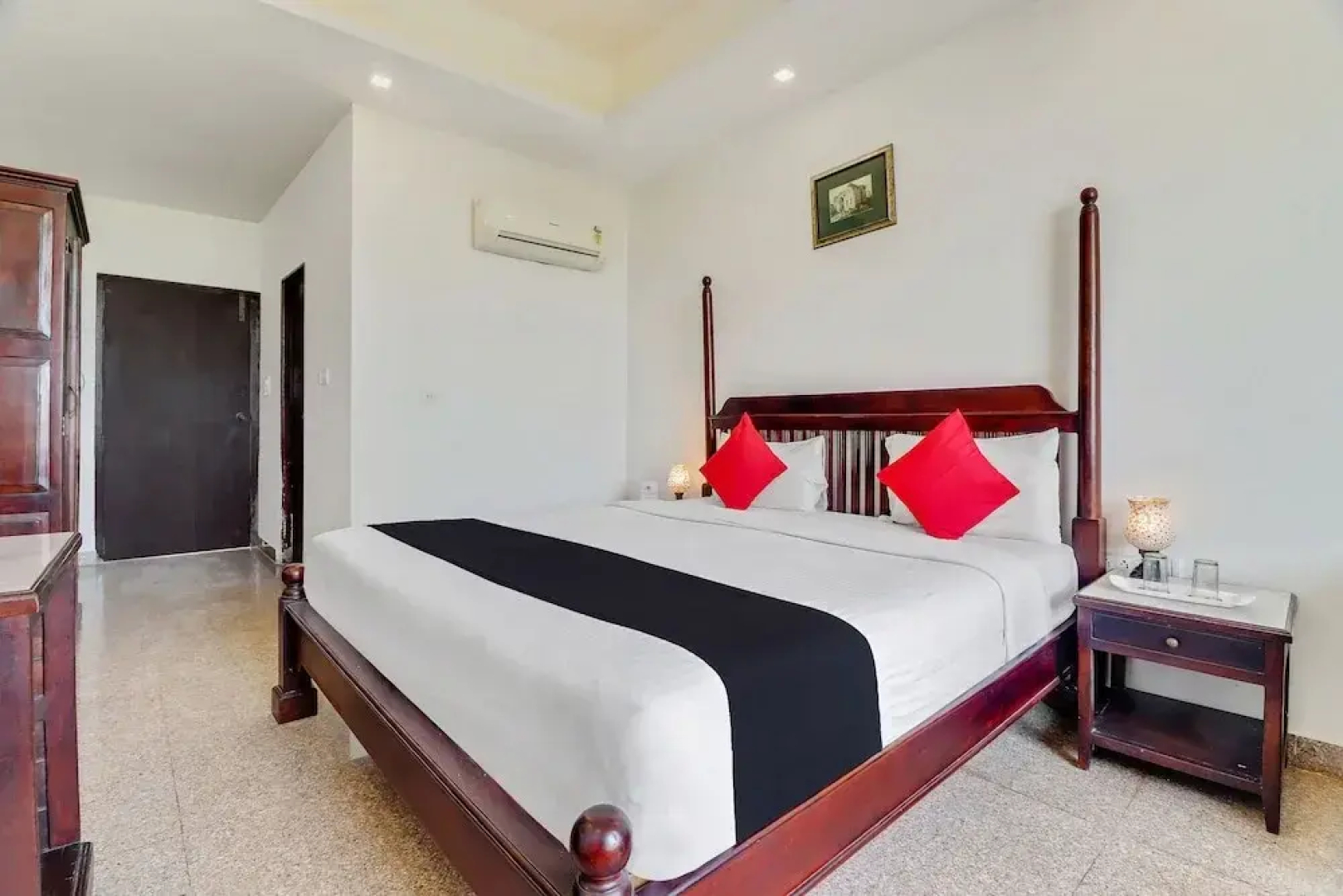 Capital O 48521 Hotel Bhanwar Singh Palace