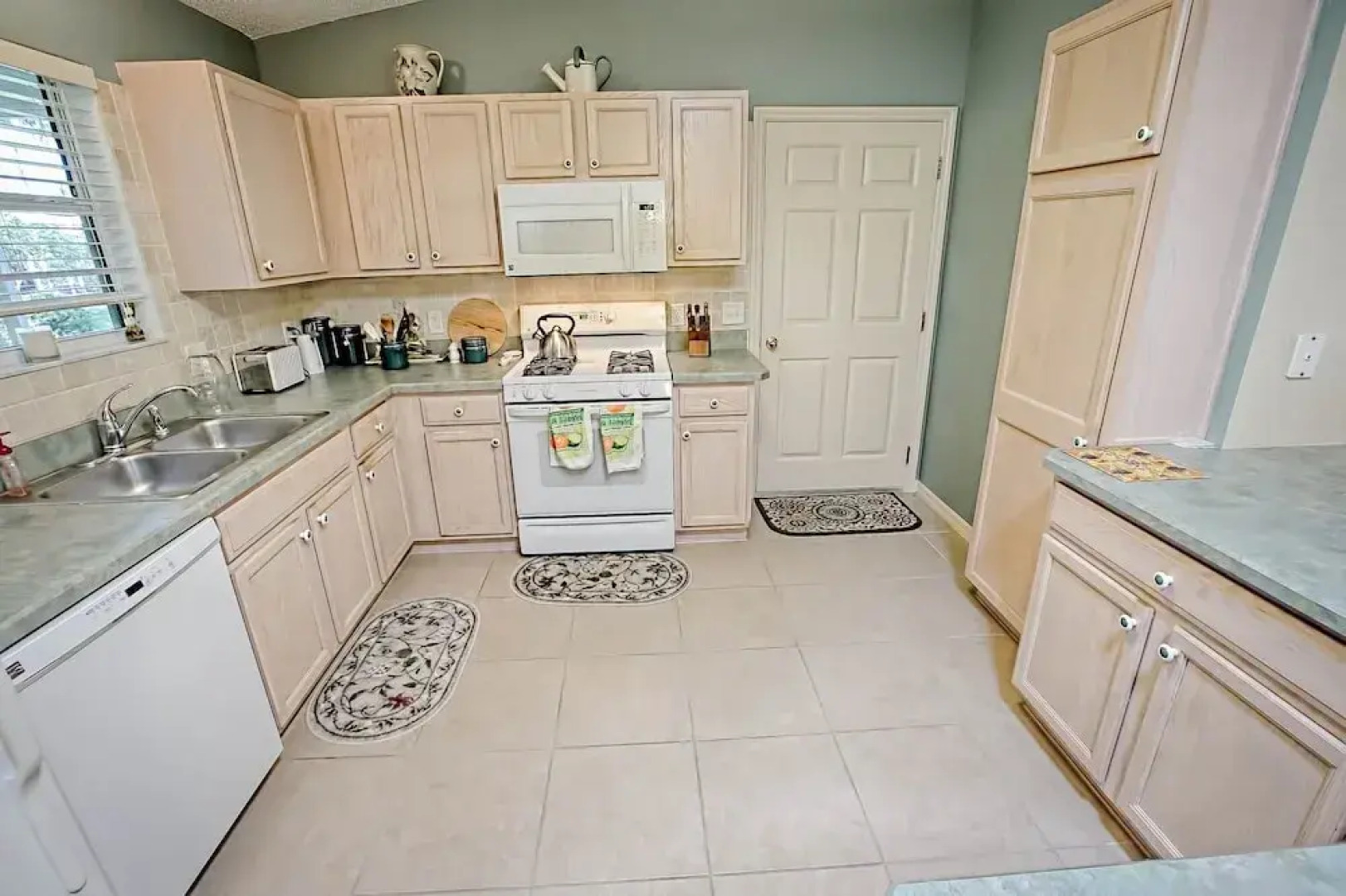 Butler Court Home 2 Bedroom by The VIR Group