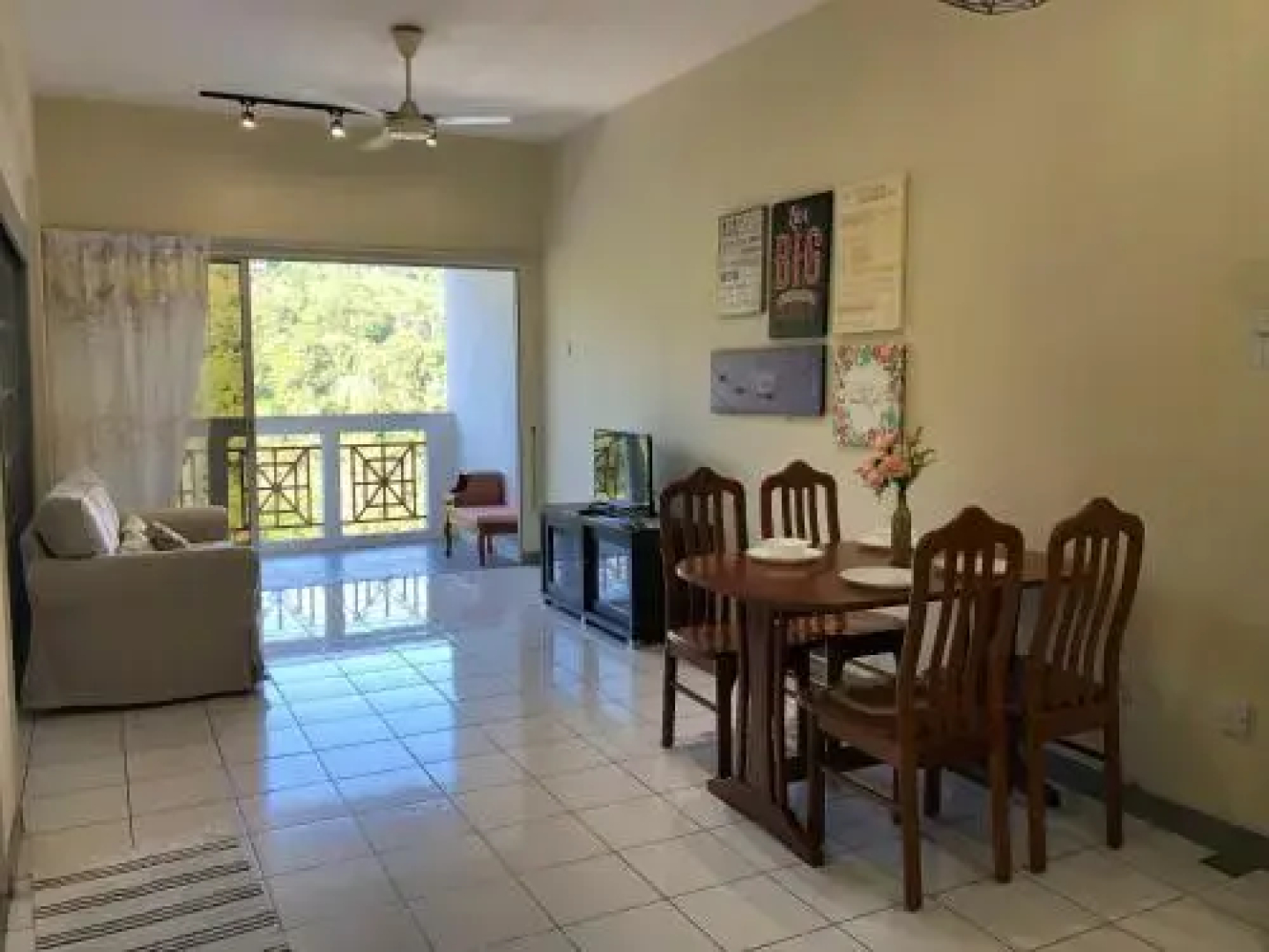Selesa Hillhomes Cosy House