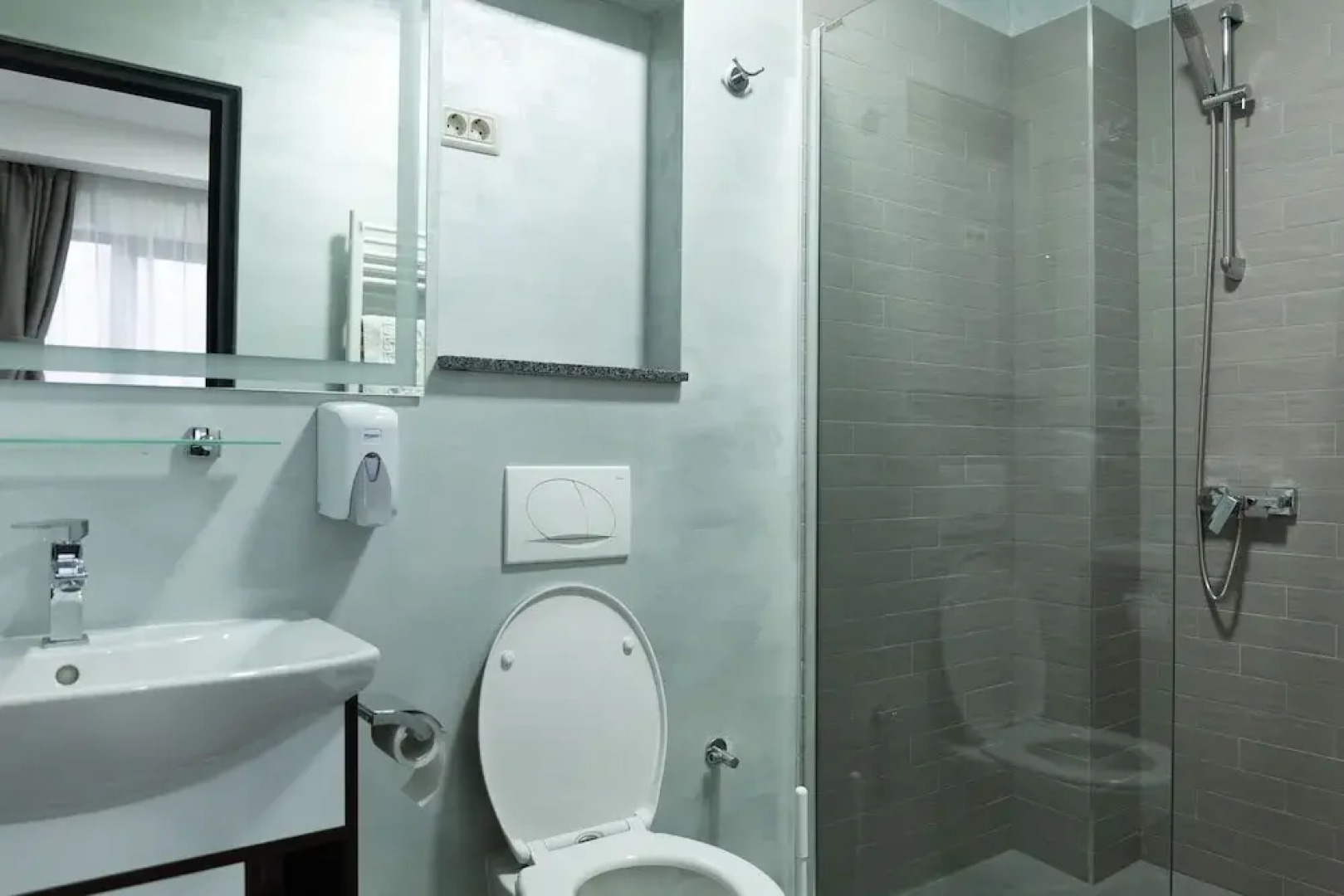 Frasin Studios-6 km to Voronet Monastery