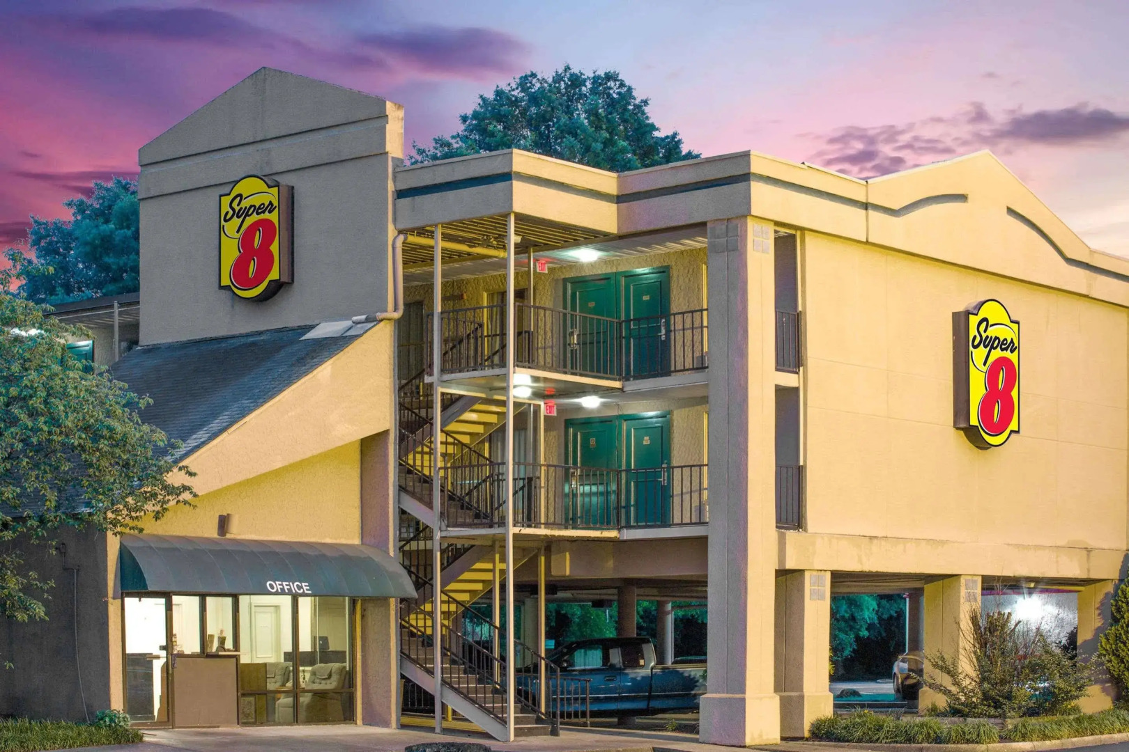 Super Inn Williamsburg