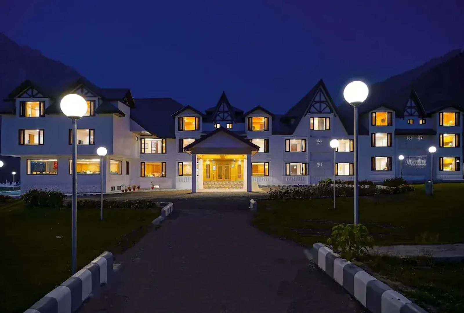Country Inn & Suites by Radisson, Sonamarg