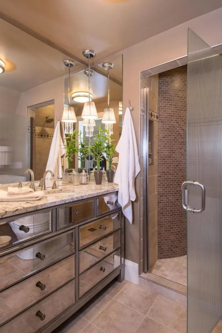 Gothic Eves Inn and Spa Bed and Breakfast