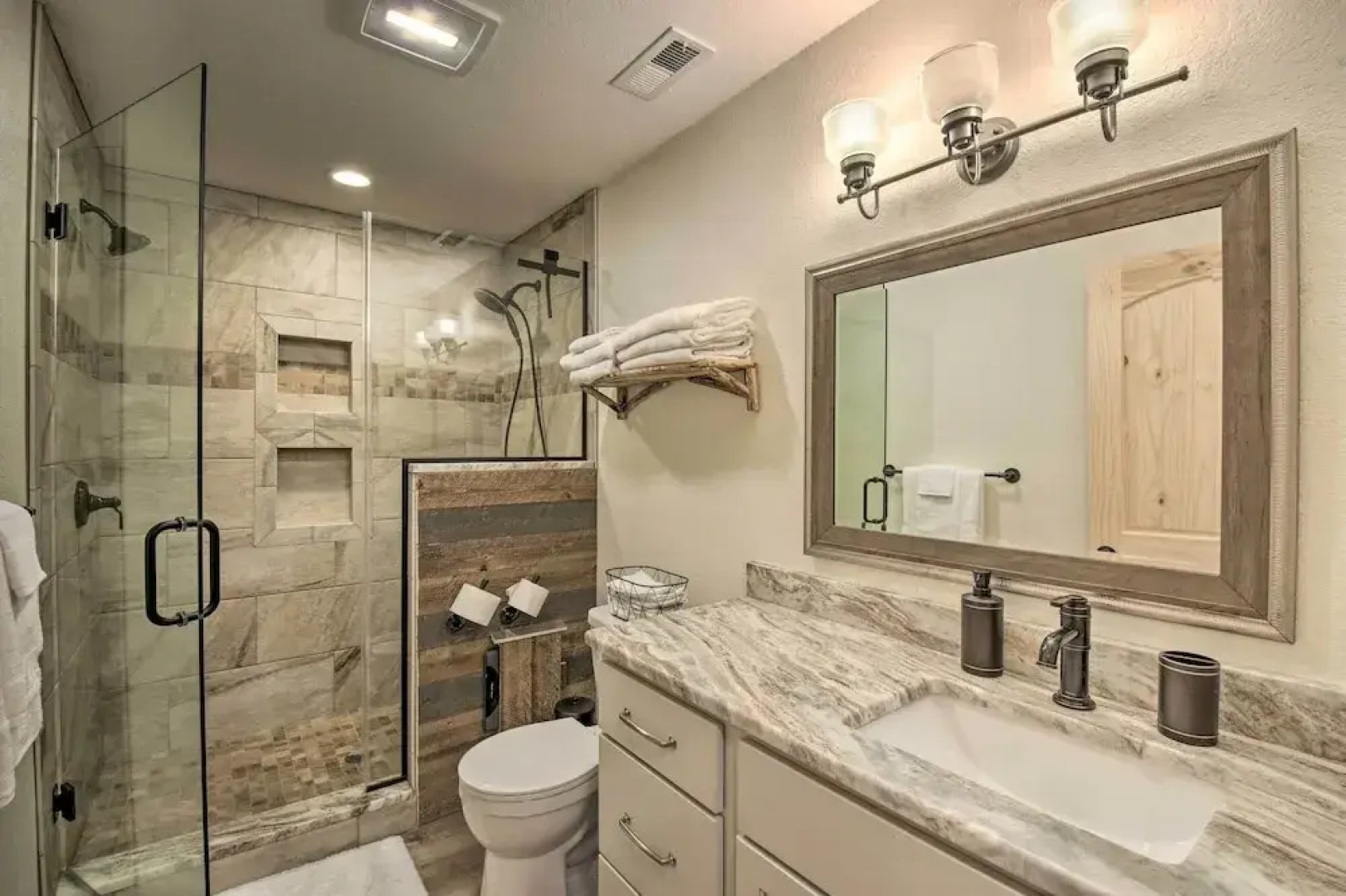 Hiawassee Getaway w/ Hot Tub, Deck & Lake Access!