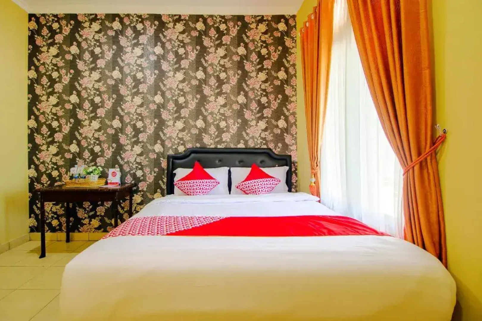 OYO 1533 The Paris Ocean