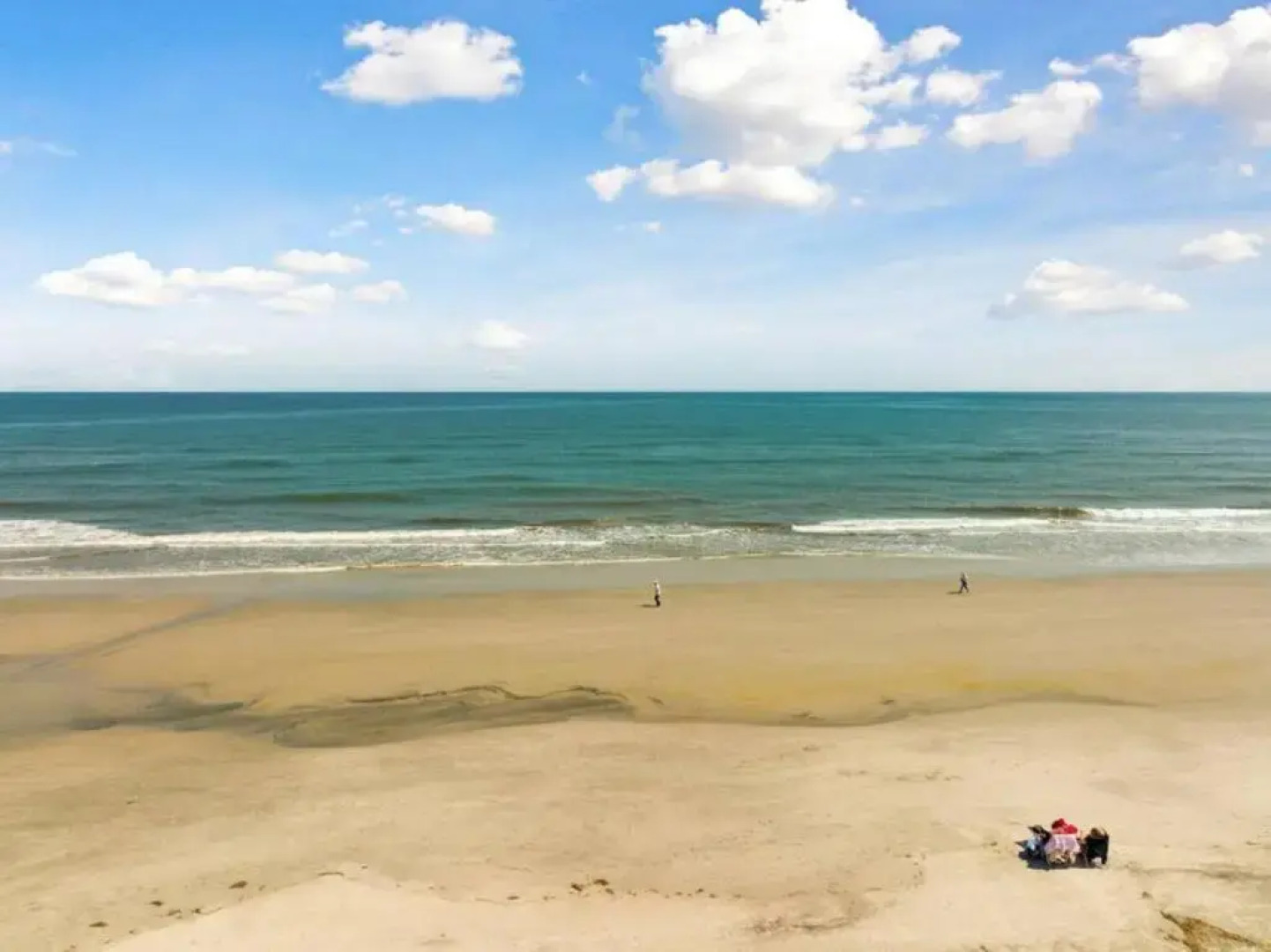 Close to AC Steps to Beach Parking