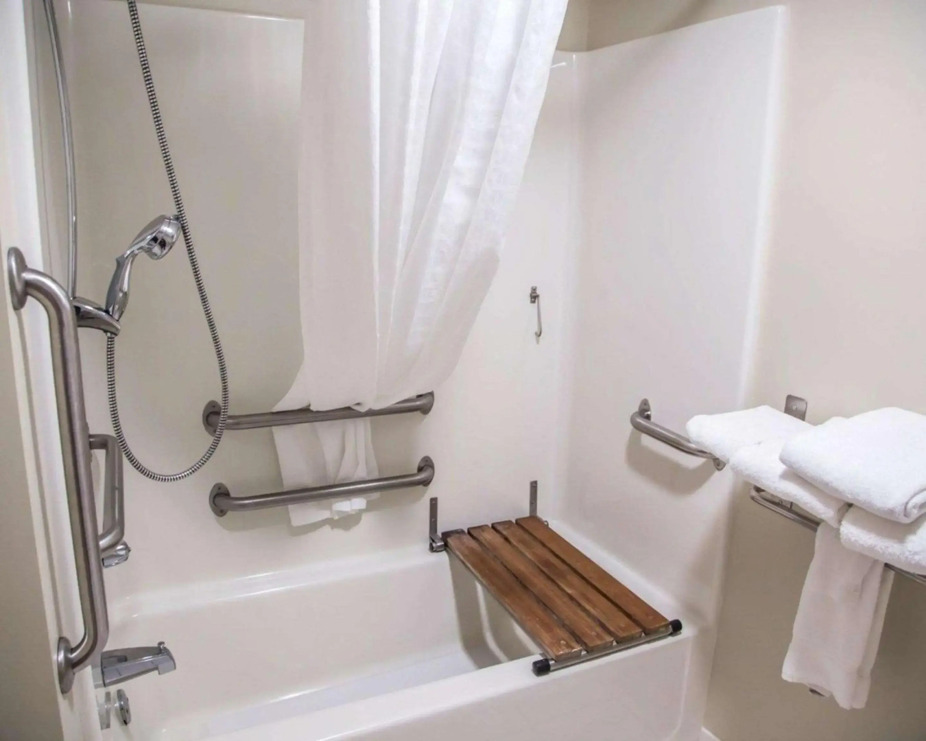 Comfort Inn & Suites Riverview near Davenport and I-80