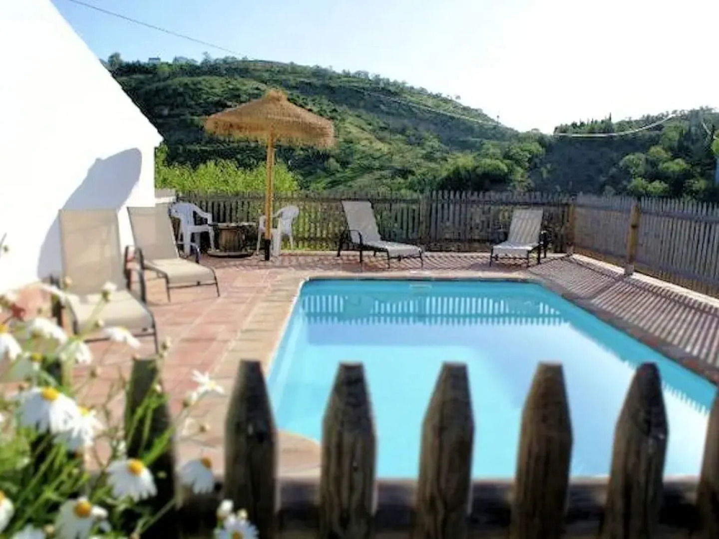 Rustic house in La Higuera (El Torcal de Antequera).