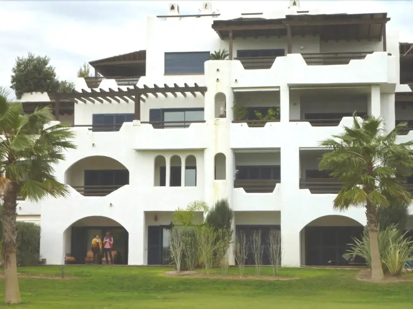 Sotogrande piscina gimnasio padel vistas al rio by Lightbooking