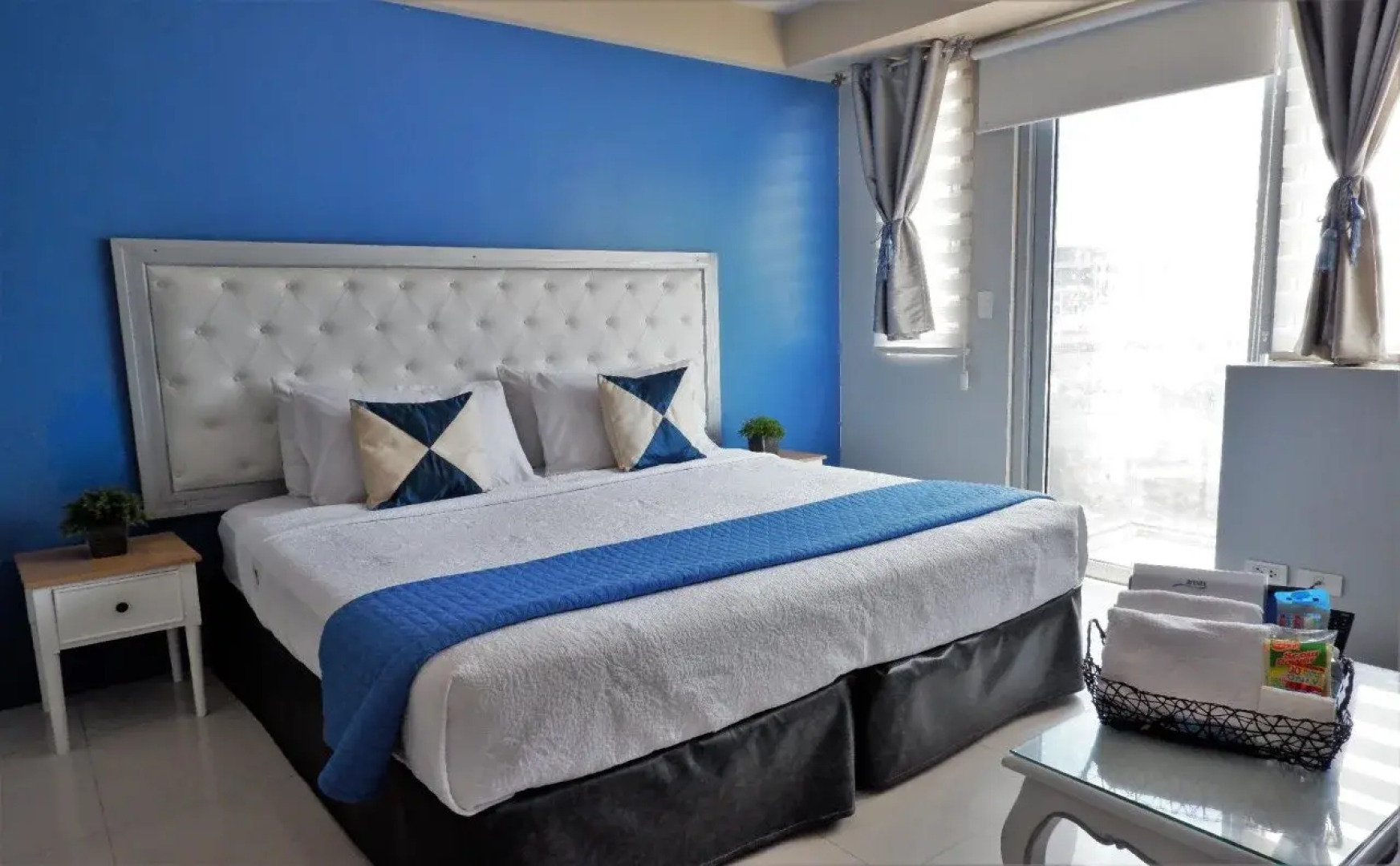 One Palm Tree Apartments