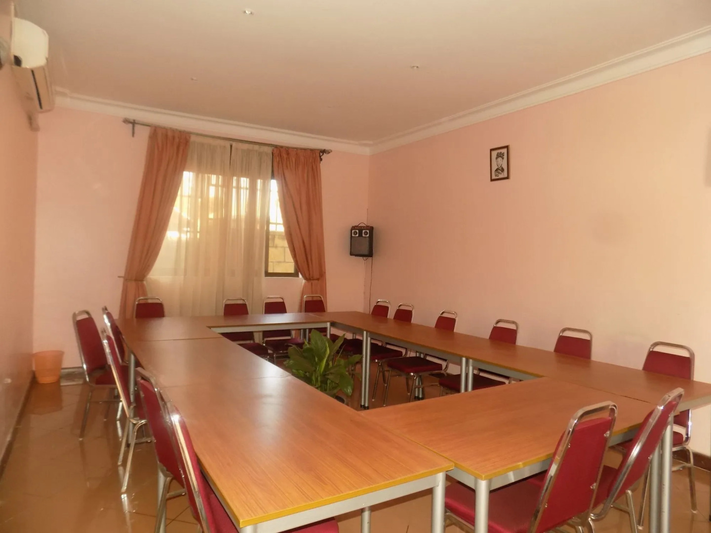 Entebbe Travelle'rs Inn