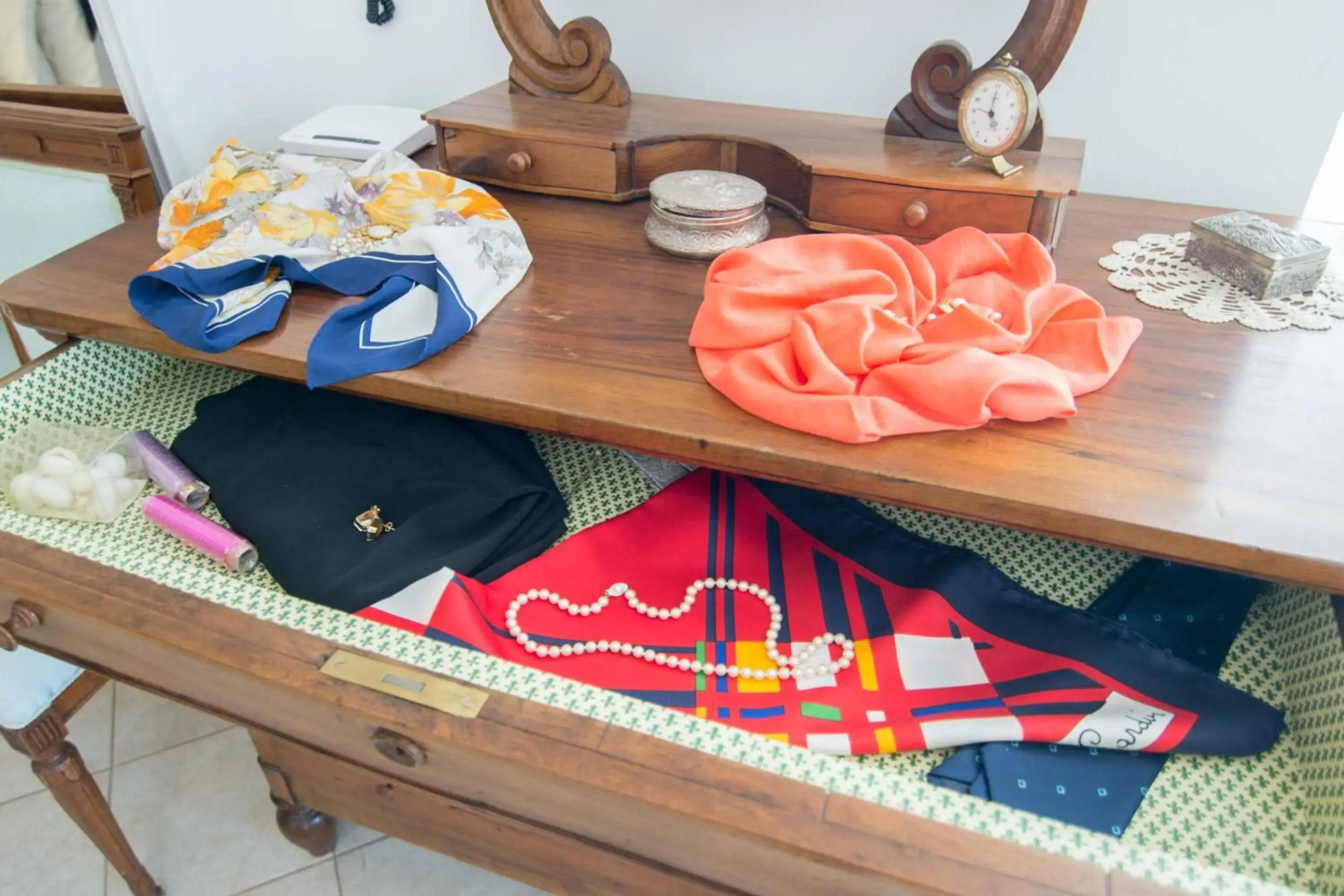 Silky House with Private Parking