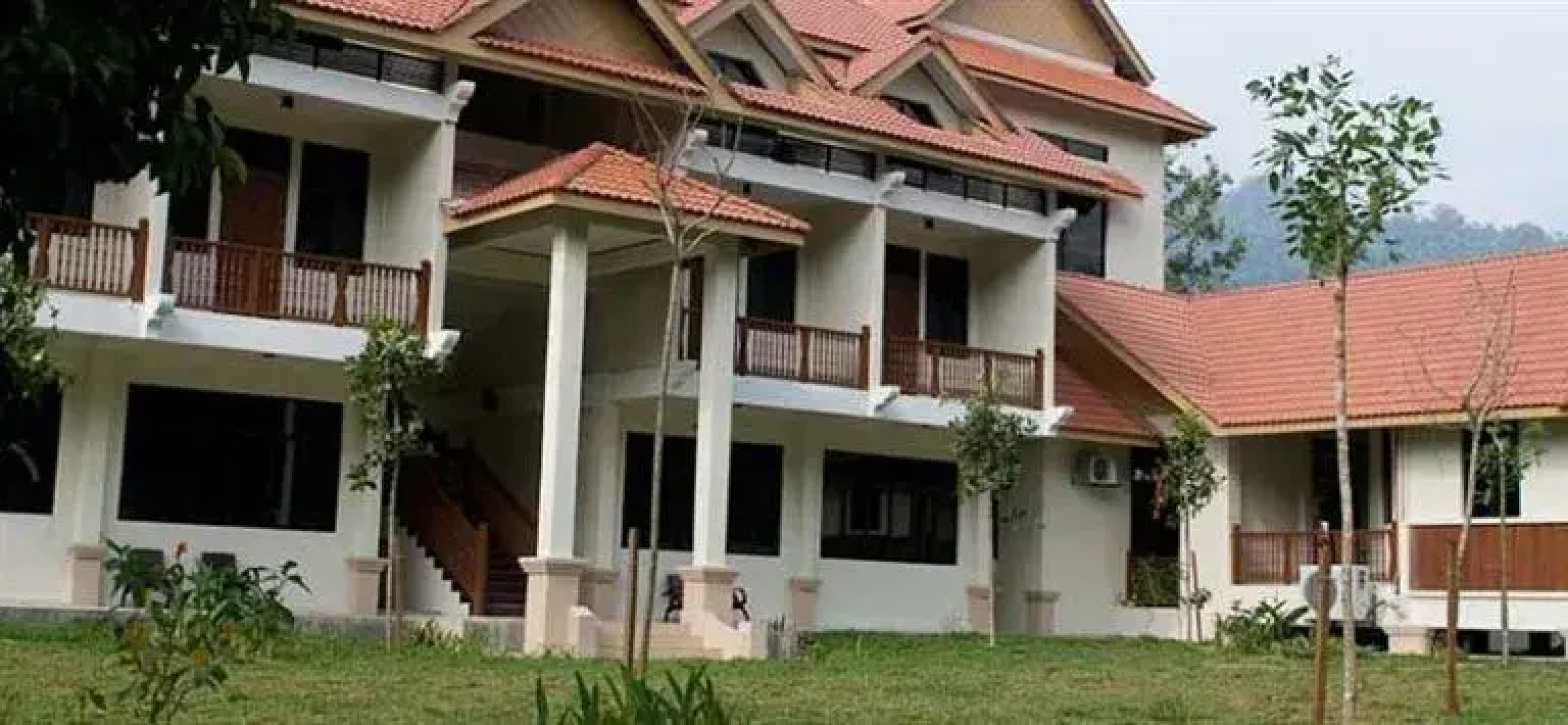 Suria Hill Country House