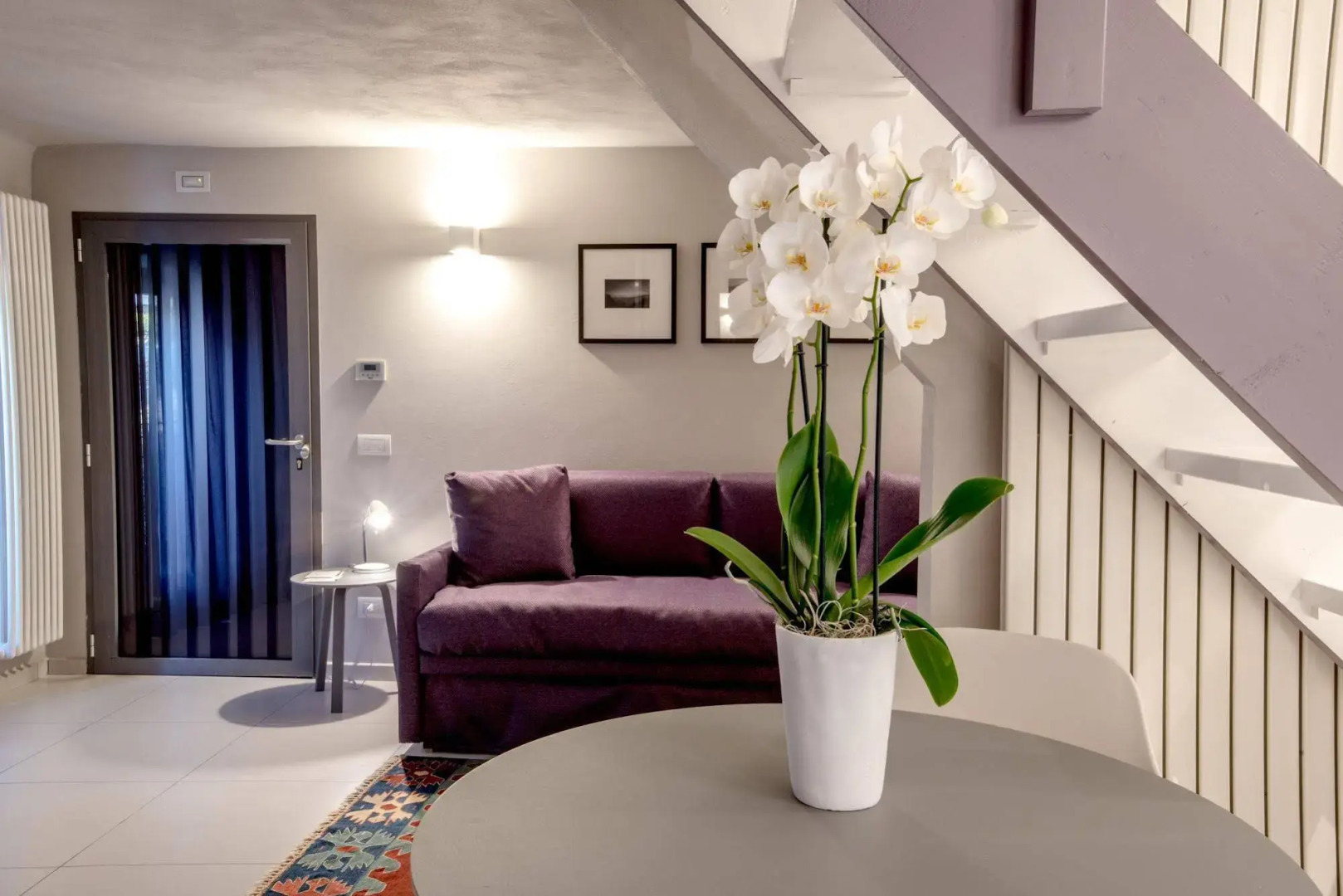 Uve Rooms & Wine Bar