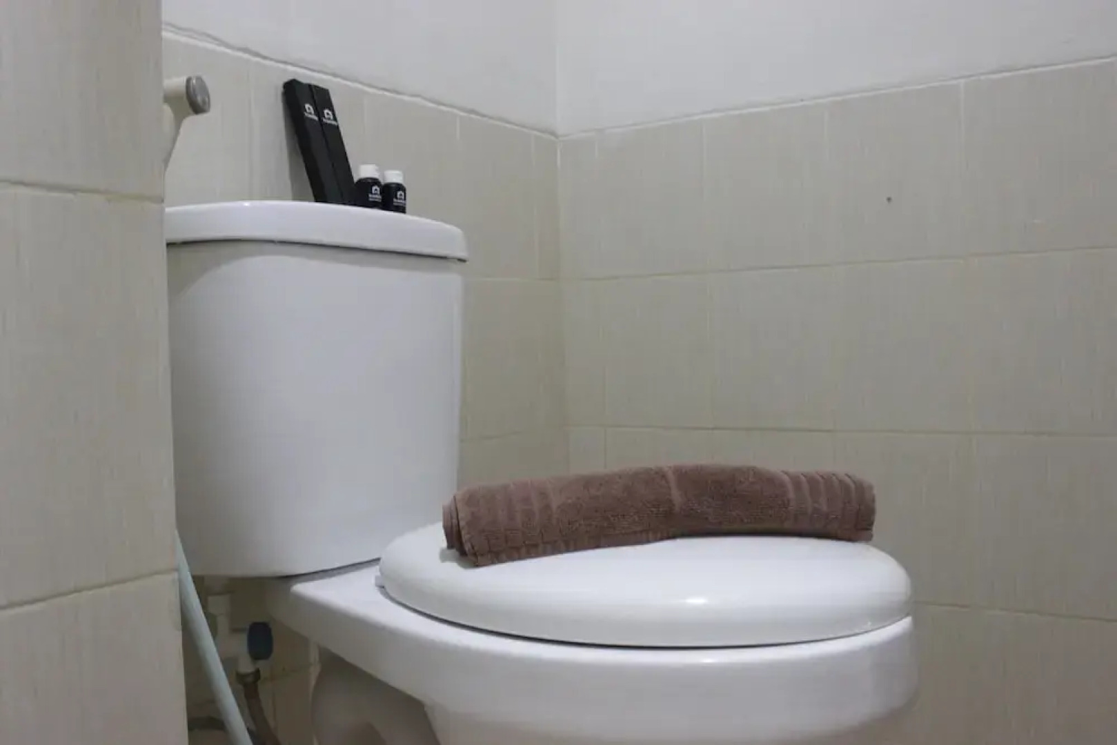 Comforting 1BR Apartment at Easton Park Residence Jatinangor Near IPDN