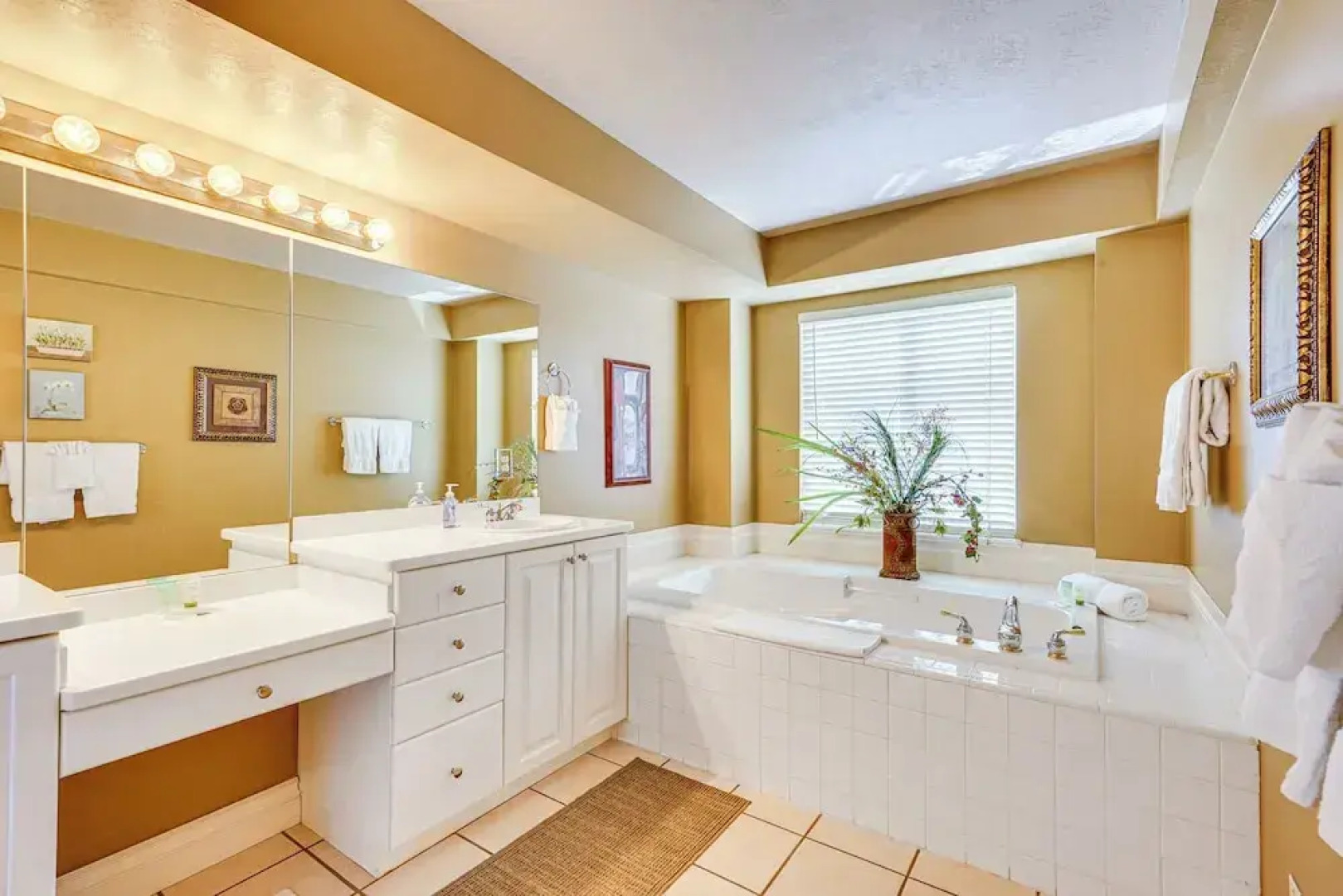 Sprawling Utah Mansion w/ Private Hot Tub & Sauna