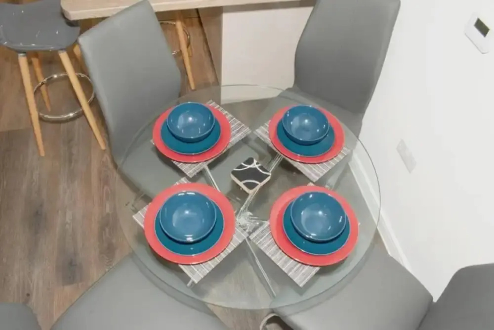 TMS Beautiful 2BR Apartment! Ensuite! Lakeside