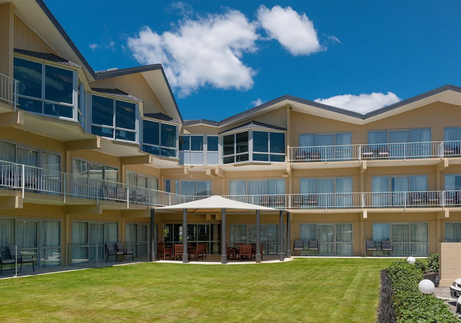 Picton Beachcomber Inn