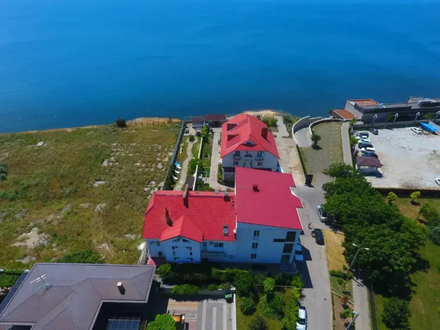 На Набережной