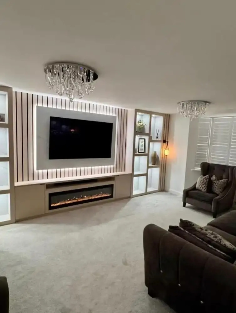 High END Spacious 4 Bed House - Free Parking