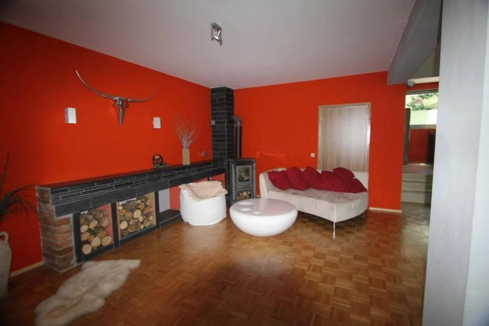 Haus mit Badeteich und Blick zum See