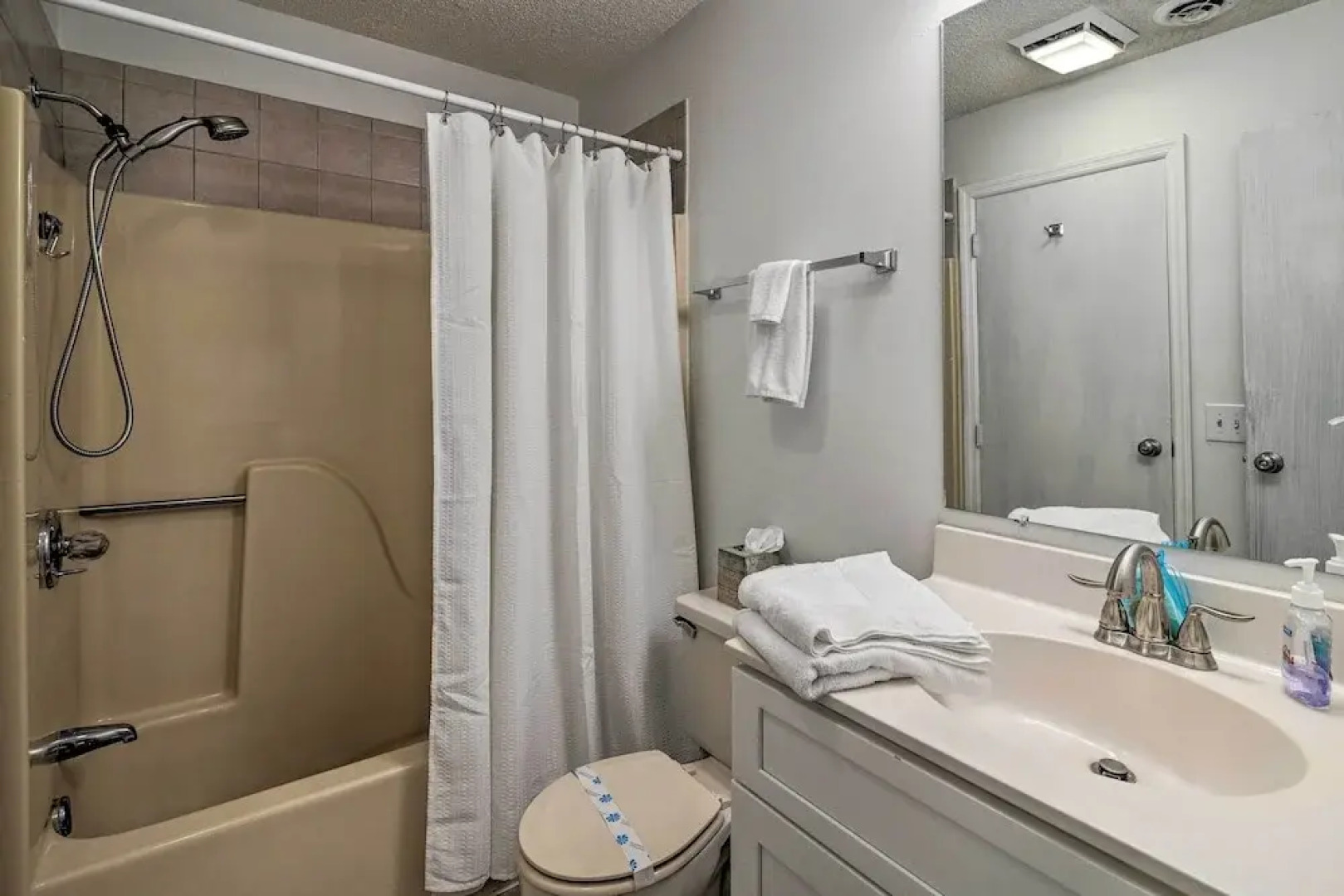 2 Mi to Surfside Beach: Golf Getaway w/ Balcony!