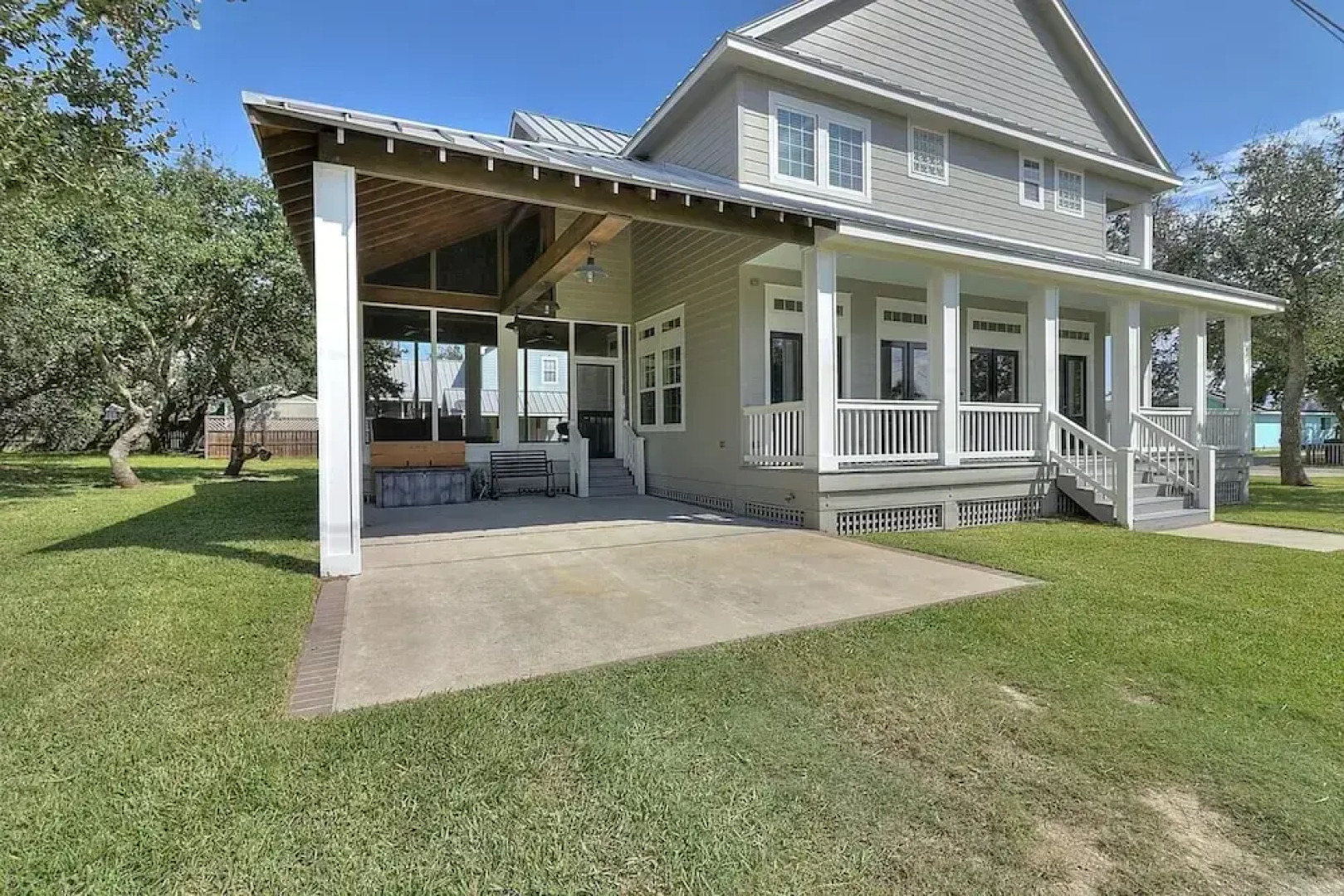 The James Pearl 4 Bedroom Home by RedAwning