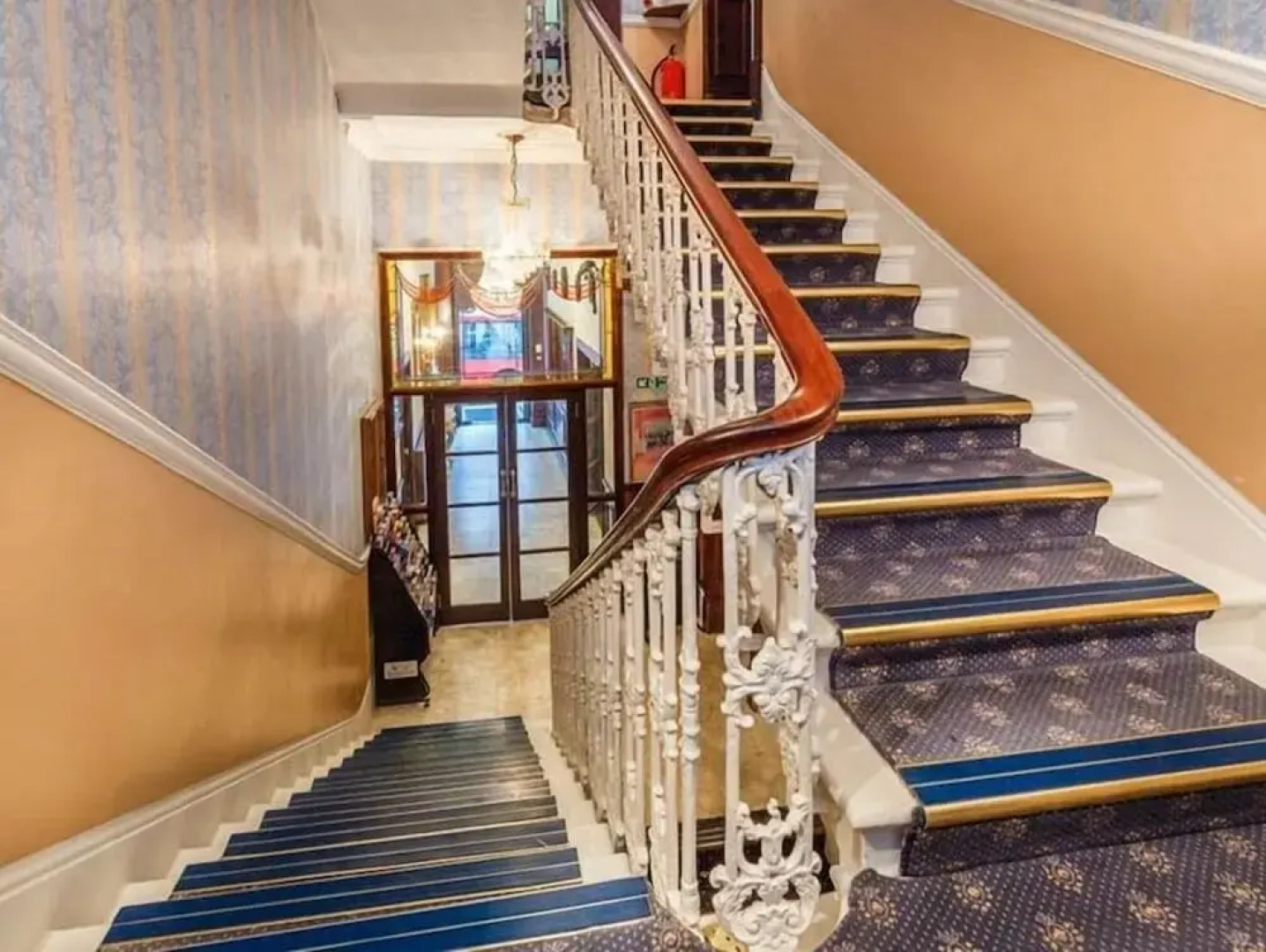 London Elizabeth Hotel