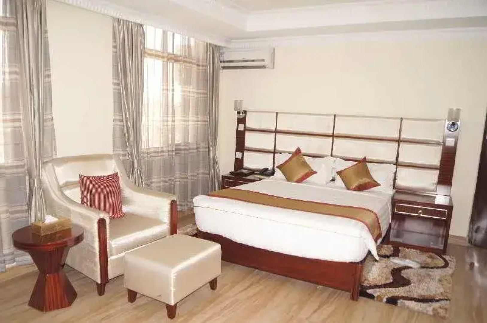 Tiffany Diamond Hotel Indira Gandhi Street