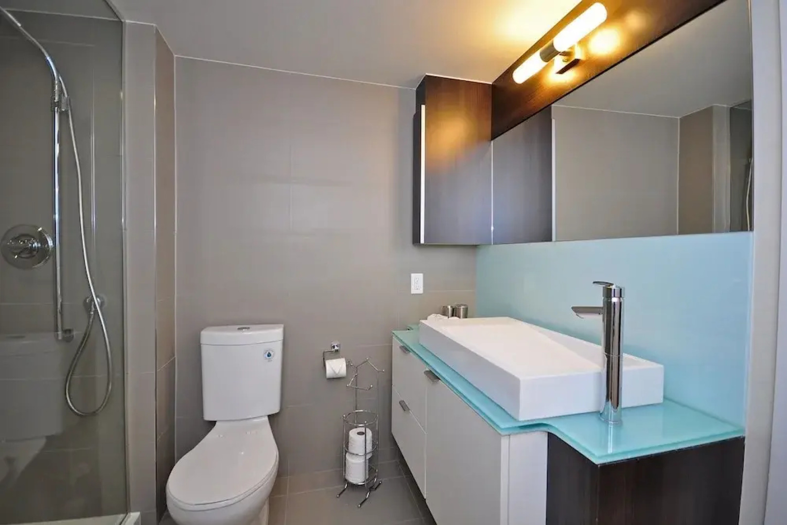 Whitehall Suites - Front Street West