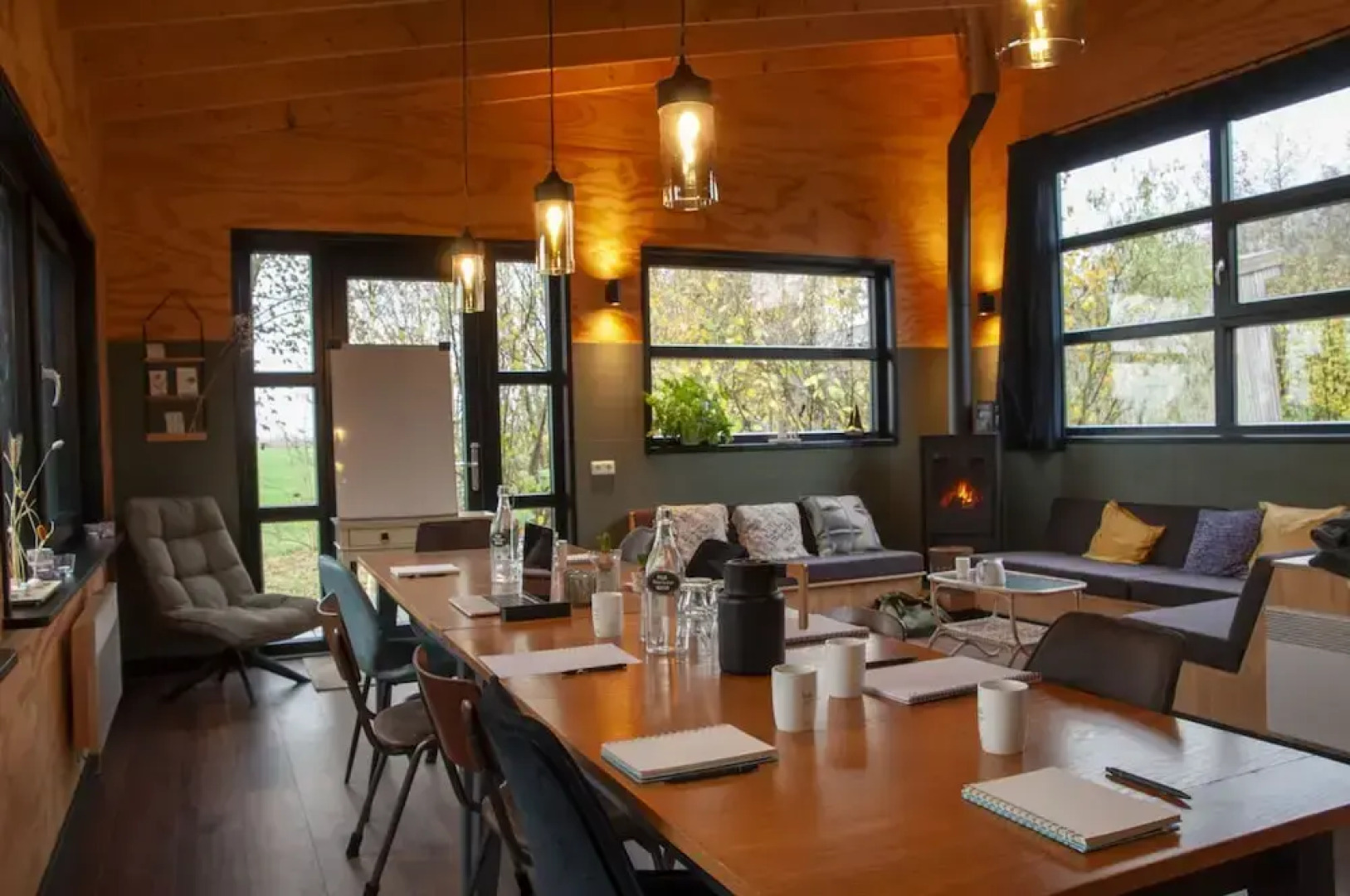 Swarm - 3 Waterlodges Naast Elkaar in Friesland