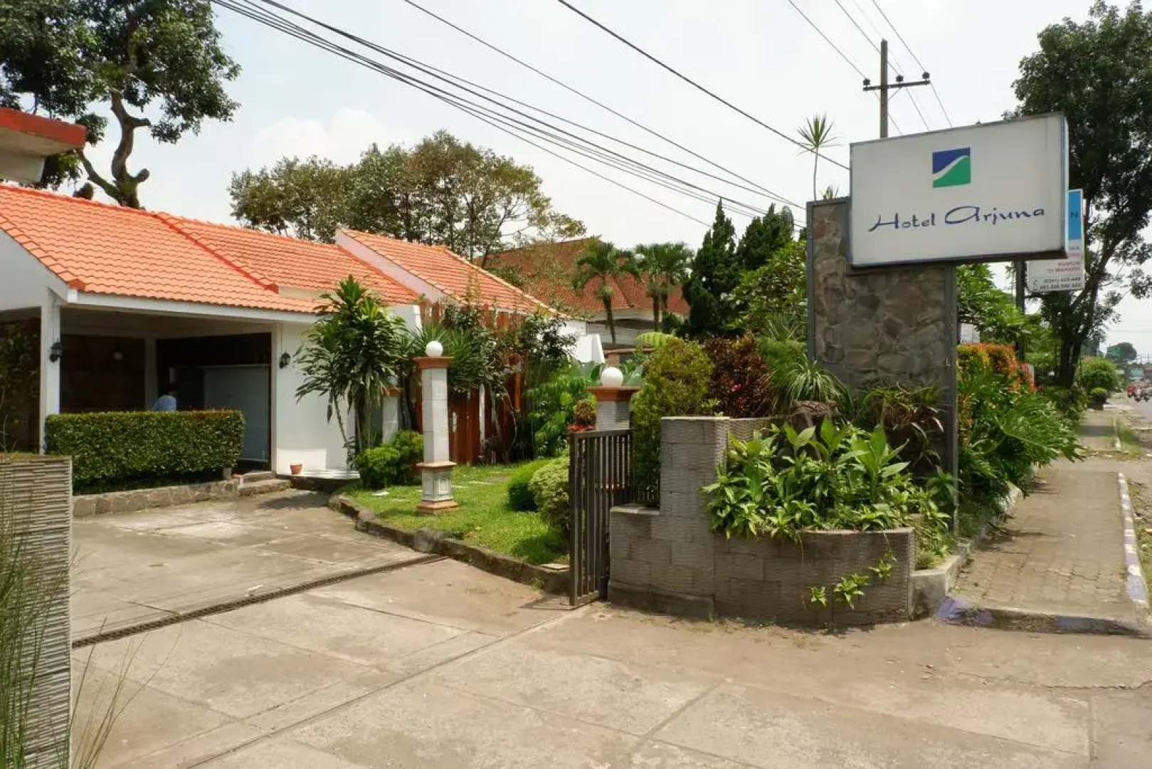 OYO 517 Hotel Arjuna Lawang