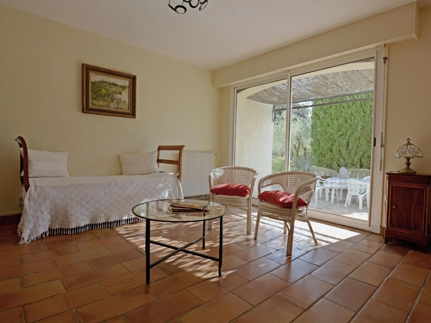 Cushy Villa in Vergèze With Fenced Garden, Terrace, Barbecue