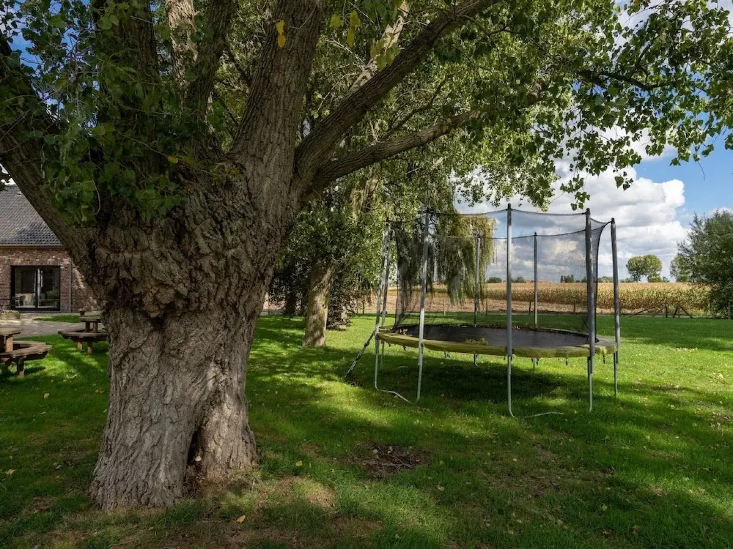 Peaceful Villa With Pond