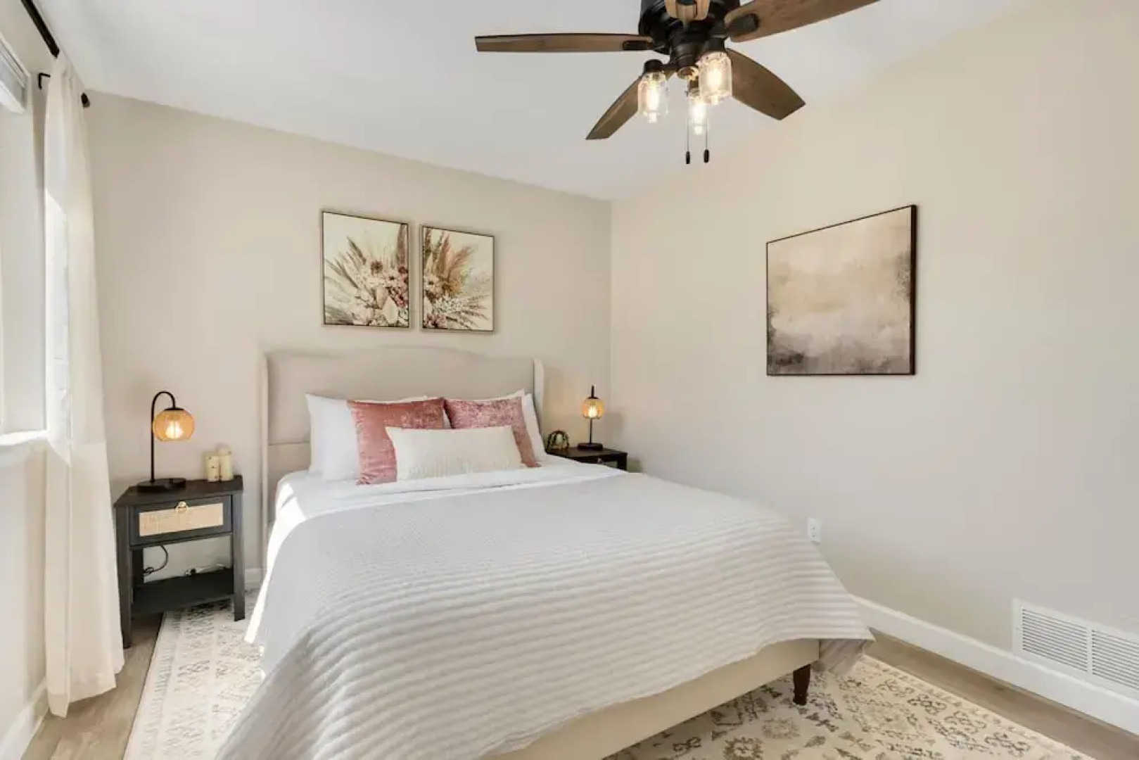 Downtown Windsor Home With Hot Tub & Pool Table