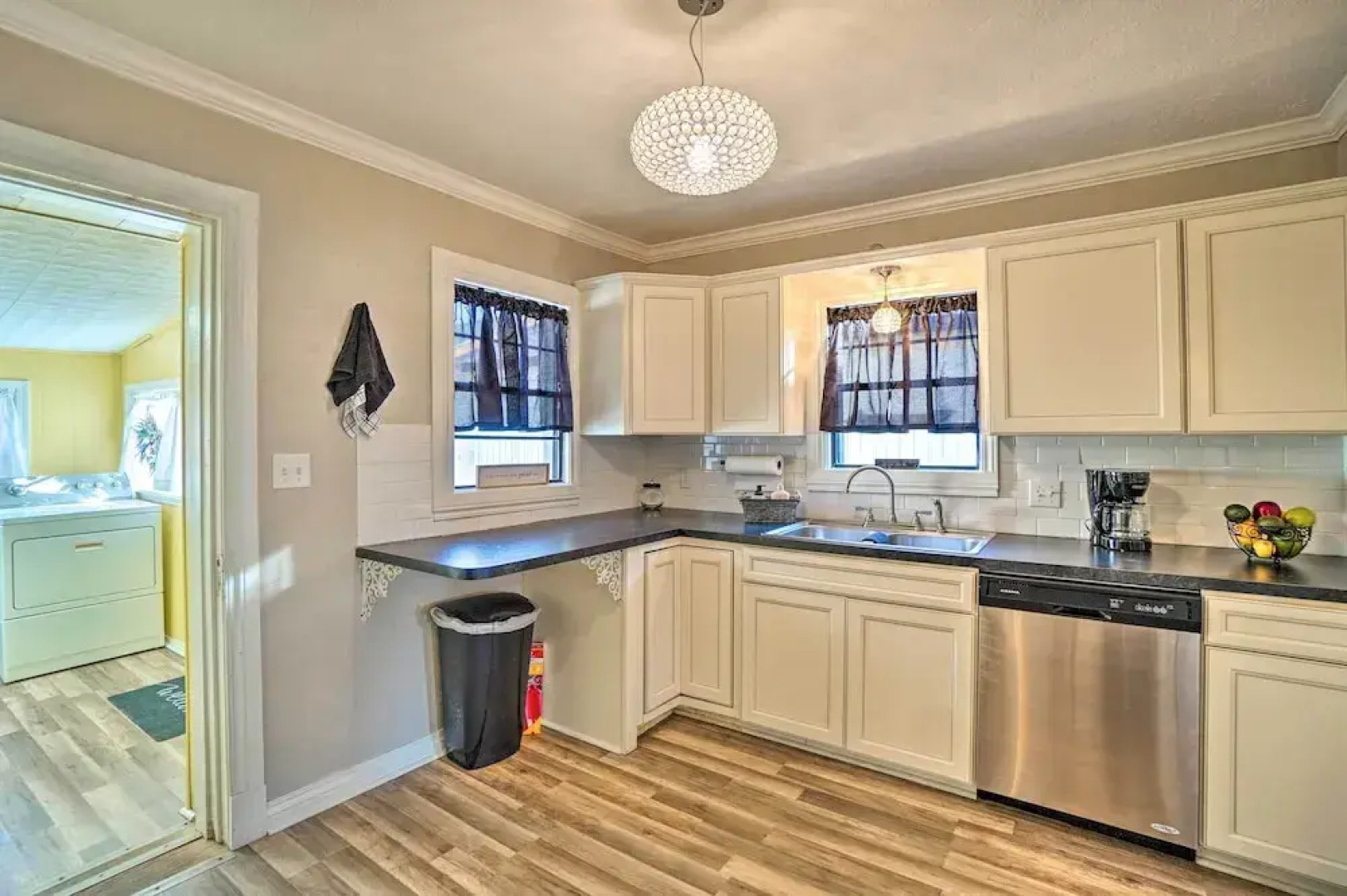 Lawton Home ~ 5 Mi to Fort Sill!