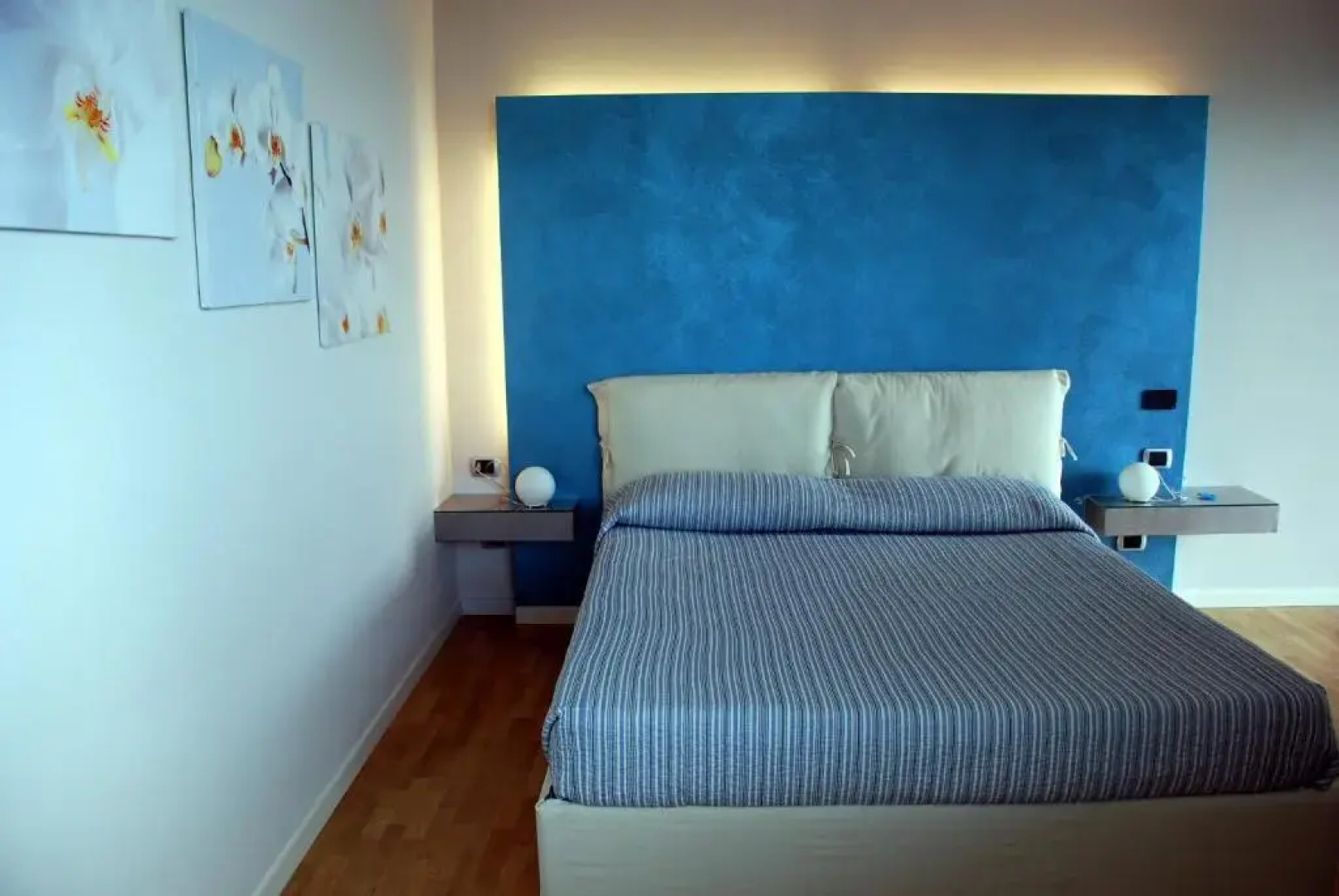 Villa Luna Stunning Modern Villa Shared Infinity Pool, Big garden, Fantastic lake view,AC,