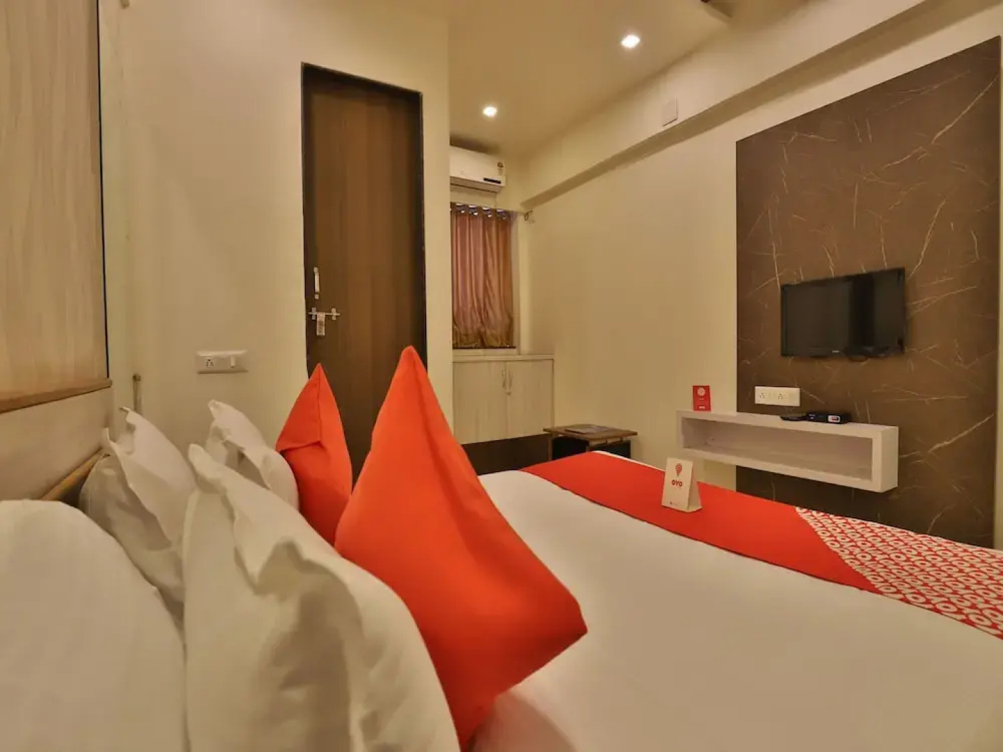 OYO 12147 Hotel Vibrant