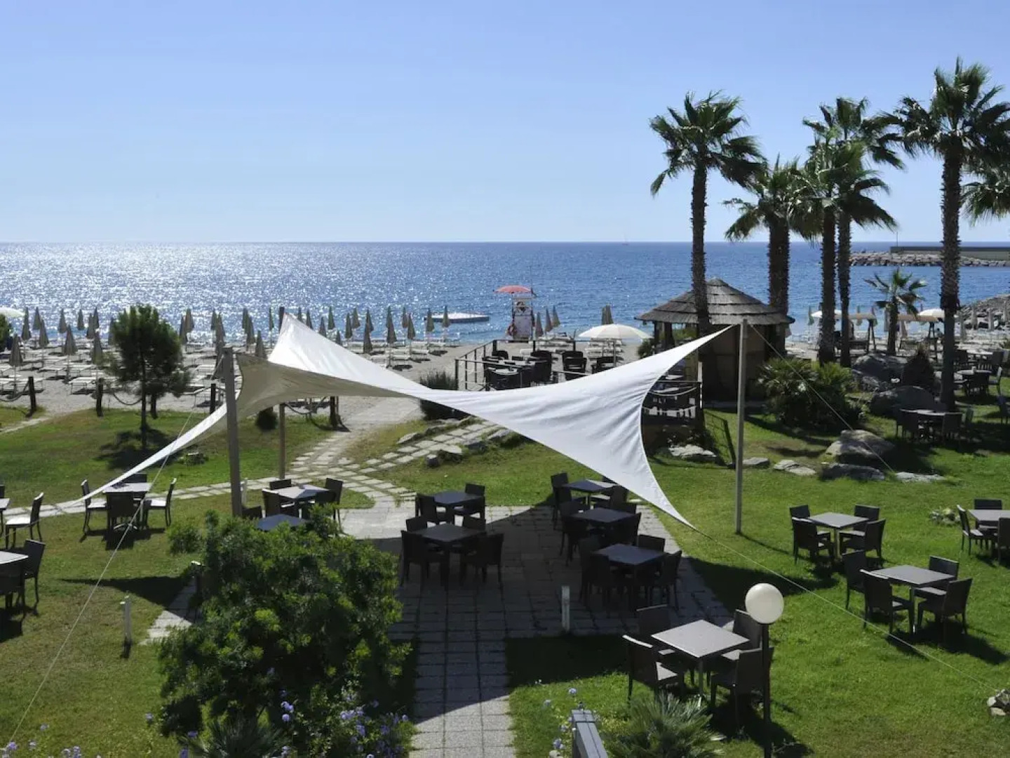 Comfortable Studio With AC, a Terrace or Balcony by the sea