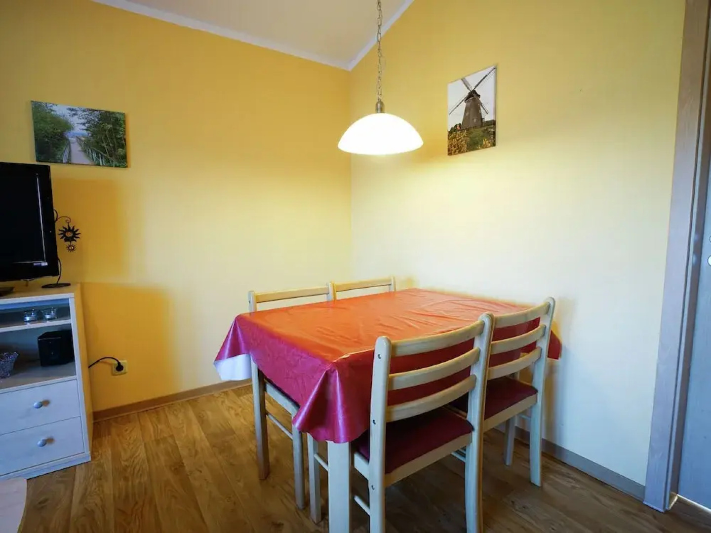 A Modern Furnished Holiday Home in a Lovely Area