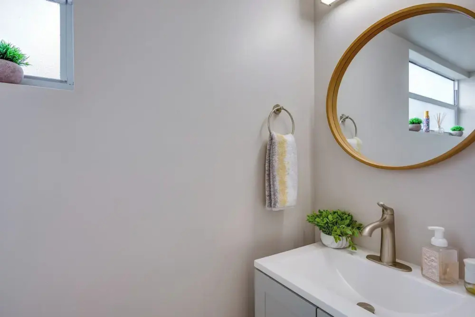 5 Mi to Beach: Jupiter Townhome w/ Pool Access