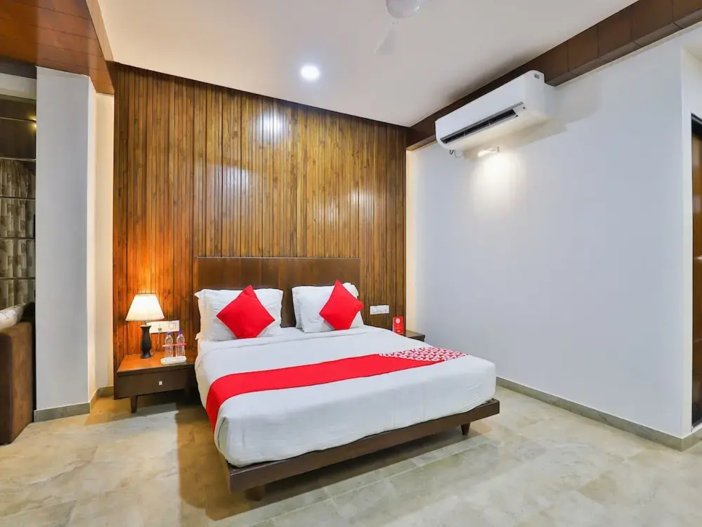 OYO 18585 Hotel Rajdhani