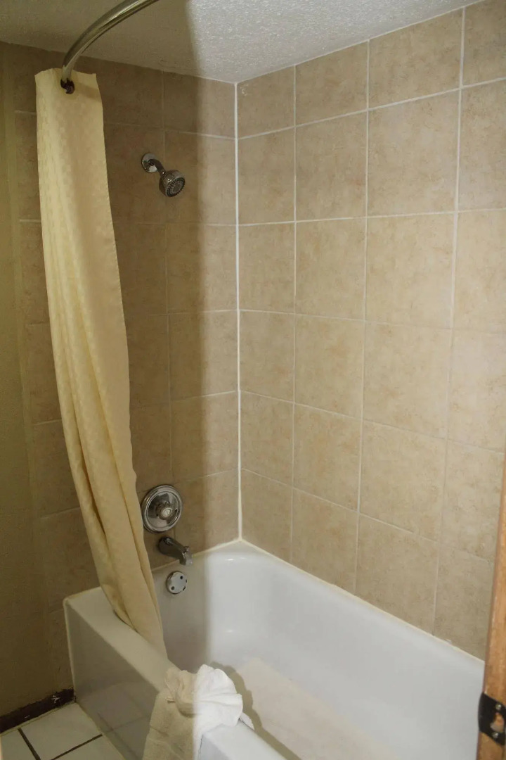 Continental Inn & Suites Nacogdoches TX / SFA  University/Downtown